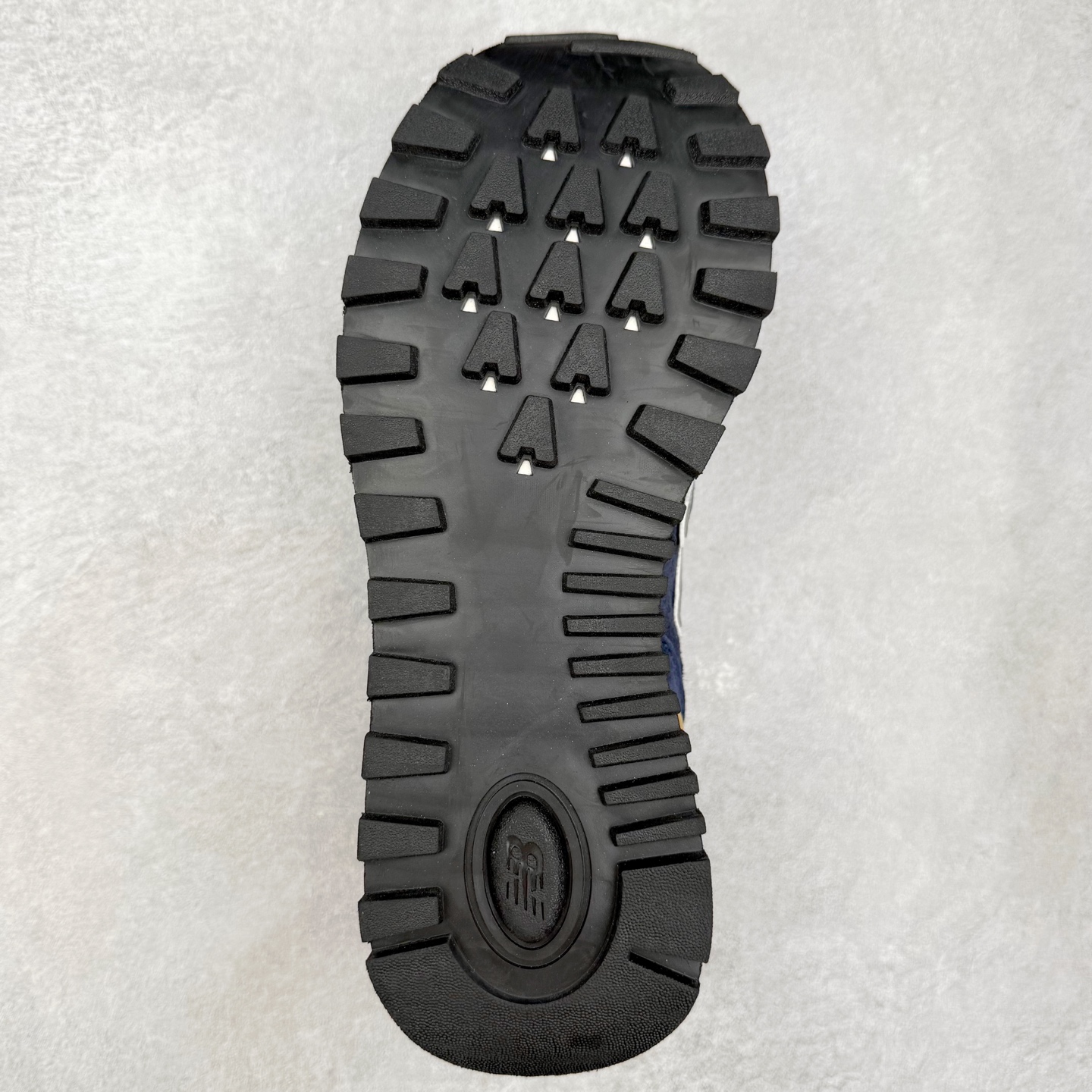 图片[9]-NB新百伦New Balance U574升级版系列低帮复古休闲运动慢跑鞋 新版NB574，妥妥美产既视感有木有。相较传统574，新版鞋跟及鞋面设计自带9系美产既视感！鞋面、内衬质感以及穿着体验更加！鞋型更流畅和饱满,鞋底增添了风格的多样化!底部升级橡胶颗粒大底,更防滑耐磨,上脚后感觉柔软且舒适。尺码：36 36.5 37.5 38 38.5 39.5 40 40.5 41.5 42 42.5 43 44 45-选品中心