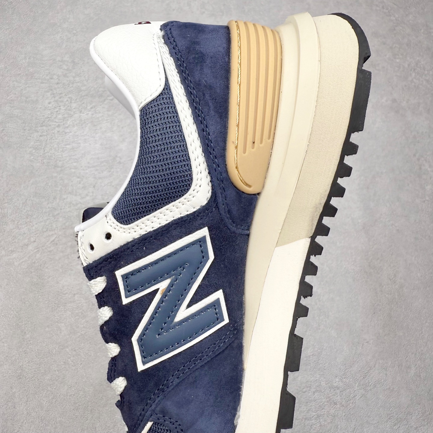 图片[7]-NB新百伦New Balance U574升级版系列低帮复古休闲运动慢跑鞋 新版NB574，妥妥美产既视感有木有。相较传统574，新版鞋跟及鞋面设计自带9系美产既视感！鞋面、内衬质感以及穿着体验更加！鞋型更流畅和饱满,鞋底增添了风格的多样化!底部升级橡胶颗粒大底,更防滑耐磨,上脚后感觉柔软且舒适。尺码：36 36.5 37.5 38 38.5 39.5 40 40.5 41.5 42 42.5 43 44 45-选品中心