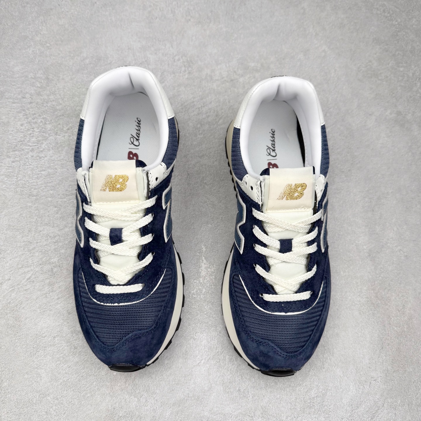 图片[2]-NB新百伦New Balance U574升级版系列低帮复古休闲运动慢跑鞋 新版NB574，妥妥美产既视感有木有。相较传统574，新版鞋跟及鞋面设计自带9系美产既视感！鞋面、内衬质感以及穿着体验更加！鞋型更流畅和饱满,鞋底增添了风格的多样化!底部升级橡胶颗粒大底,更防滑耐磨,上脚后感觉柔软且舒适。尺码：36 36.5 37.5 38 38.5 39.5 40 40.5 41.5 42 42.5 43 44 45-选品中心