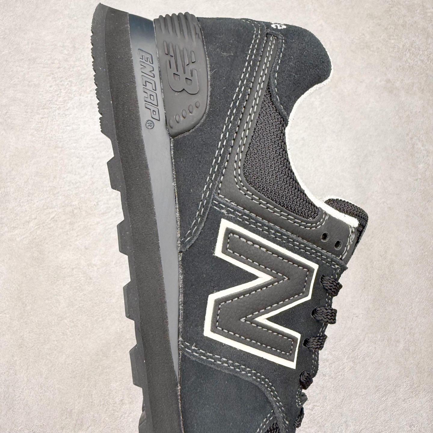图片[6]-NB新百伦New Balance U574升级版系列低帮复古休闲运动慢跑鞋 新版NB574，妥妥美产既视感有木有。相较传统574，新版鞋跟及鞋面设计自带9系美产既视感！鞋面、内衬质感以及穿着体验更加！鞋型更流畅和饱满,鞋底增添了风格的多样化!底部升级橡胶颗粒大底,更防滑耐磨,上脚后感觉柔软且舒适。尺码：36 36.5 37.5 38 38.5 39.5 40 40.5 41.5 42 42.5 43 44 45-选品中心