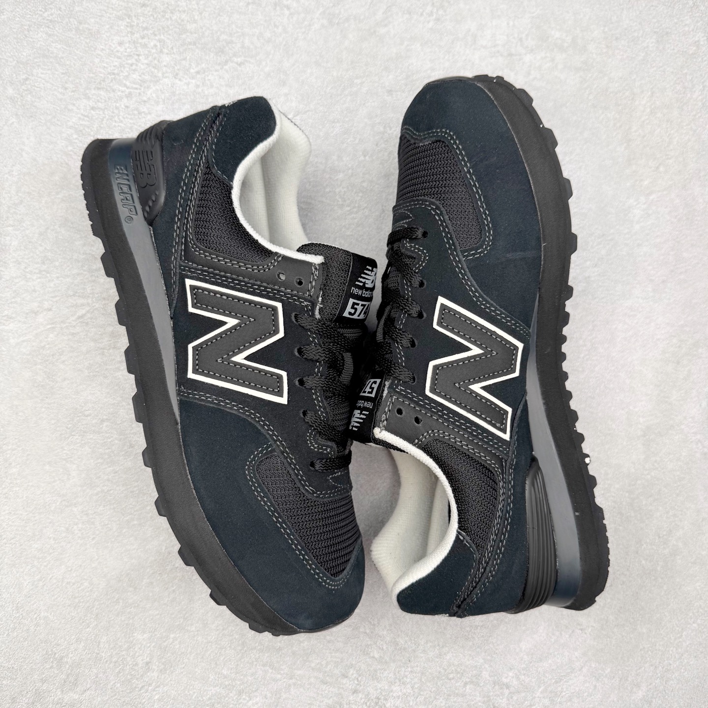 图片[3]-NB新百伦New Balance U574升级版系列低帮复古休闲运动慢跑鞋 新版NB574，妥妥美产既视感有木有。相较传统574，新版鞋跟及鞋面设计自带9系美产既视感！鞋面、内衬质感以及穿着体验更加！鞋型更流畅和饱满,鞋底增添了风格的多样化!底部升级橡胶颗粒大底,更防滑耐磨,上脚后感觉柔软且舒适。尺码：36 36.5 37.5 38 38.5 39.5 40 40.5 41.5 42 42.5 43 44 45-选品中心