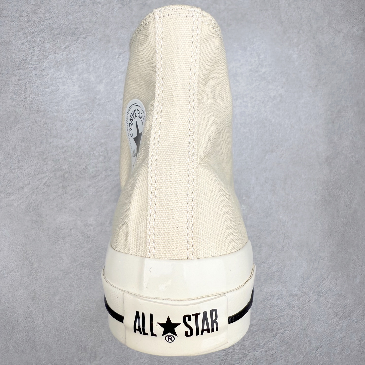 图片[8]-TOYA HORIUCHI x Converse All Star SQUARETOE OX 方头 皮质黑色 匡威新款 日本限定 低帮休闲板鞋 来自Converse Japan 全新「Square Toe」系列，保留了Chuck Taylor标志性设计，只不过把那个再熟悉不过的圆头，换成了一个干脆利落的「方头」。变化虽小，风格却大不同！ 设计上与早前Rick Owens 的联名方头有几分神似，却更日常、更易穿、更人人皆可驾驭。 值得一提的是，方头造型不仅更有态度，也在前掌预留了更多空间，让穿着体验更加舒适，好看又好穿，真的很难不心动。 货号：31315790 尺码：35 36 37 38 39 40 41 42 43 44 （⚠️方头款尺码比1970s偏大一码）-选品中心