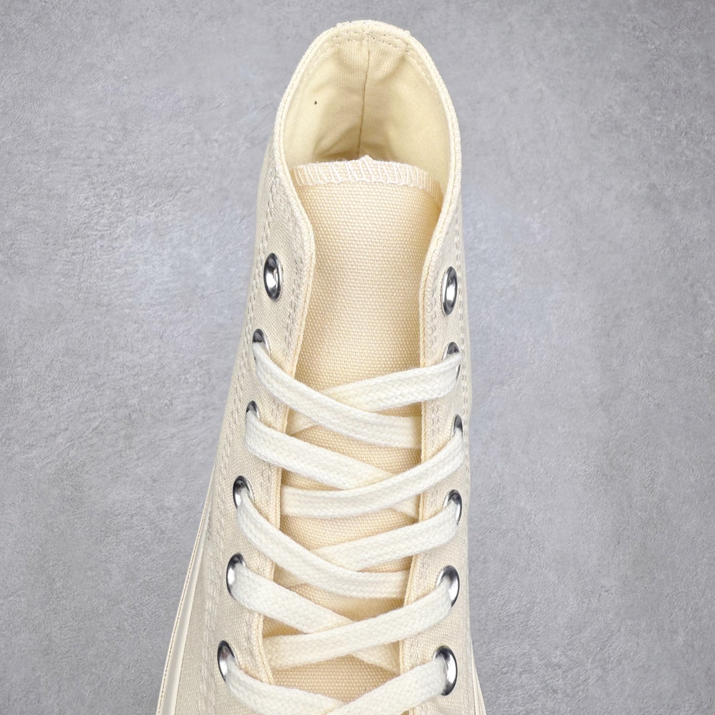 图片[5]-TOYA HORIUCHI x Converse All Star SQUARETOE OX 方头 皮质黑色 匡威新款 日本限定 低帮休闲板鞋 来自Converse Japan 全新「Square Toe」系列，保留了Chuck Taylor标志性设计，只不过把那个再熟悉不过的圆头，换成了一个干脆利落的「方头」。变化虽小，风格却大不同！ 设计上与早前Rick Owens 的联名方头有几分神似，却更日常、更易穿、更人人皆可驾驭。 值得一提的是，方头造型不仅更有态度，也在前掌预留了更多空间，让穿着体验更加舒适，好看又好穿，真的很难不心动。 货号：31315790 尺码：35 36 37 38 39 40 41 42 43 44 （⚠️方头款尺码比1970s偏大一码）-选品中心