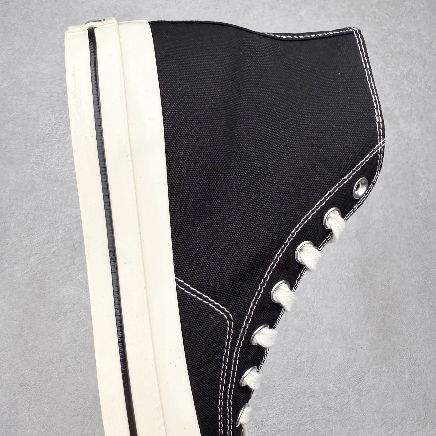 图片[6]-TOYA HORIUCHI x Converse All Star SQUARETOE OX 方头 皮质黑色 匡威新款 日本限定 低帮休闲板鞋 来自Converse Japan 全新「Square Toe」系列，保留了Chuck Taylor标志性设计，只不过把那个再熟悉不过的圆头，换成了一个干脆利落的「方头」。变化虽小，风格却大不同！ 设计上与早前Rick Owens 的联名方头有几分神似，却更日常、更易穿、更人人皆可驾驭。 值得一提的是，方头造型不仅更有态度，也在前掌预留了更多空间，让穿着体验更加舒适，好看又好穿，真的很难不心动。 货号：31315790 尺码：35 36 37 38 39 40 41 42 43 44 （⚠️方头款尺码比1970s偏大一码）-选品中心