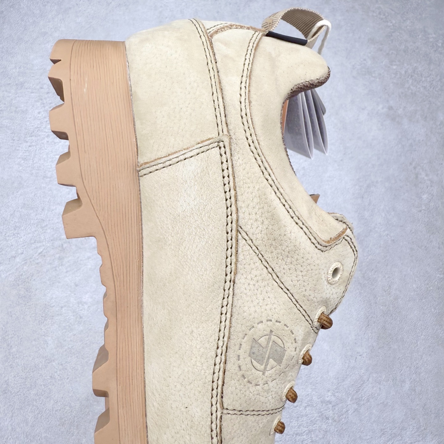 图片[6]-CRISPI Monaco 摩纳哥 GTX 登山耐磨防水中帮 户外功能鞋 CRISPI是一款登山鞋品牌，公司依靠的是对于制鞋与传统工艺从未抹灭的热情与热爱。时不时都在回顾与反思一路走过的路并且朝向新目标前进，这也是一直坚信着获得成功的关键。在未来的道路上将会不断重复温故与知新，永无止境的继续成长下去。CRISPI一直坚信着，必须充分了解客户的需求，保持着对于客户需求的前瞻性才能提供给客户“舒适零磨合”、耐用的鞋靴。CRISPI的研发团队与制鞋工匠每天密切合作，在传统制鞋工艺中融入创新的解决方案，为客户提供穿着体验。尺码：36 37 38 39 40 41 42 43 44 45-选品中心