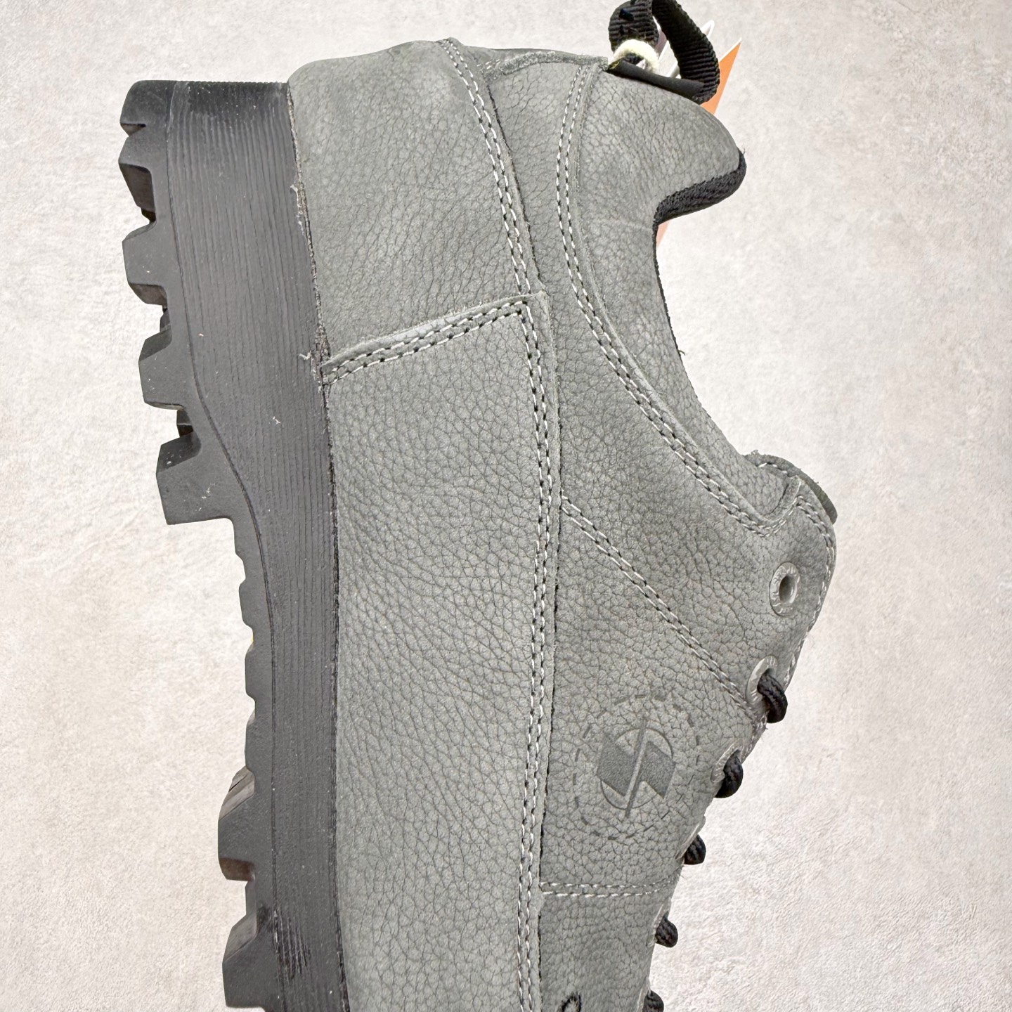 图片[6]-CRISPI Monaco 摩纳哥 GTX 登山耐磨防水中帮 户外功能鞋 CRISPI是一款登山鞋品牌，公司依靠的是对于制鞋与传统工艺从未抹灭的热情与热爱。时不时都在回顾与反思一路走过的路并且朝向新目标前进，这也是一直坚信着获得成功的关键。在未来的道路上将会不断重复温故与知新，永无止境的继续成长下去。CRISPI一直坚信着，必须充分了解客户的需求，保持着对于客户需求的前瞻性才能提供给客户“舒适零磨合”、耐用的鞋靴。CRISPI的研发团队与制鞋工匠每天密切合作，在传统制鞋工艺中融入创新的解决方案，为客户提供穿着体验。尺码：36 37 38 39 40 41 42 43 44 45-选品中心