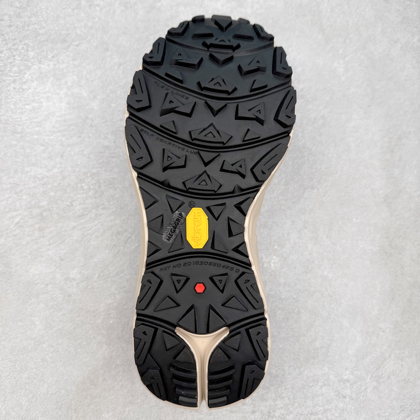 图片[9]-凯乐石 KAILAS 山行2代 GTX 25款舒适缓冲徒步 织物TPU减震防滑透气包裹性轻便低帮超强抓地力越野跑步鞋 KAILAS凯乐石品牌是全球三大全系攀登品牌之一，于2003年创立于中国广州，致力于为有攀登梦想的户外运动员及爱好者，研发制造功能性专业装备，满足他们在极限环境下安全舒适的需求，凯乐石专注于科技面料的开发及专业功能设计，产品线覆盖登山、攀岩、徒步、越野跑山、露营、旅行等多项户外运动，通过运动员的测试反馈，不断进化迭代，产品荣获国内外大奖71座，发明专利21个，更突破性的自主研发攀登器械，打造出中国的攀登硬实力。实拍调校N版已经零色差零失真 百分百还原实物色彩所见即所得 不存在货不对板色差等低级问题 选购参考实物拍摄 不混卖不参货 只用心做好货严格选品 承诺混一赔十 尺码：36 36.5 37.5 38 38.5 39 40 40.5 41 42 42.5 43 44 44.5 45-选品中心