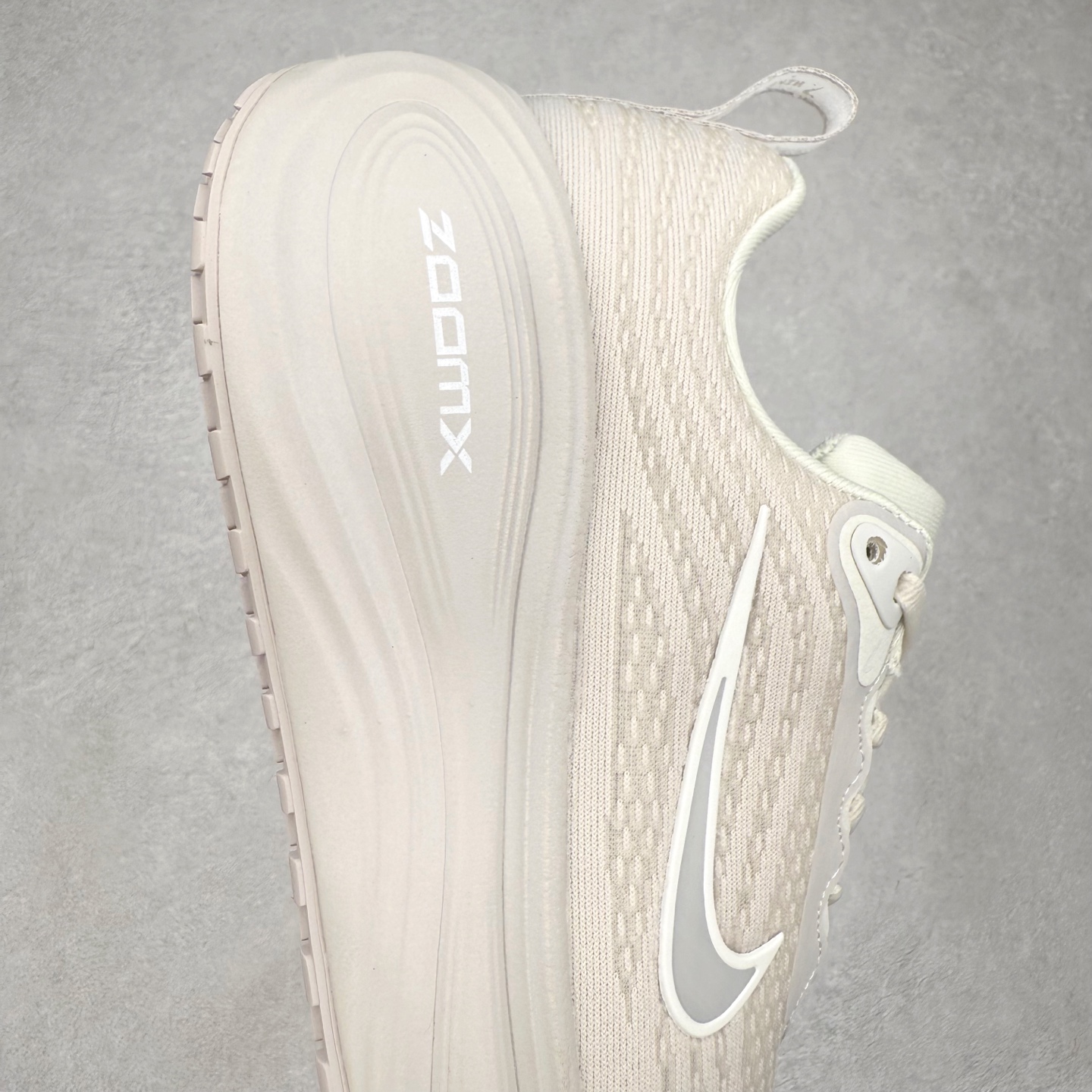 图片[6]-NK Vomero Plus 时尚舒适 网布防滑耐磨 低帮跑步鞋 HV8150-001 实拍调校N版已经零色差零失真 百分百还原实物色彩所见即所得 不存在货不对板色差等低级问题 选购参考实物拍摄 不混卖不参货 只用心做好货严格选品 承诺混一赔十 尺码：36 36.5 37.5 38 38.5 39 40 40.5 41 42 42.5 43 44 44.5 45-选品中心