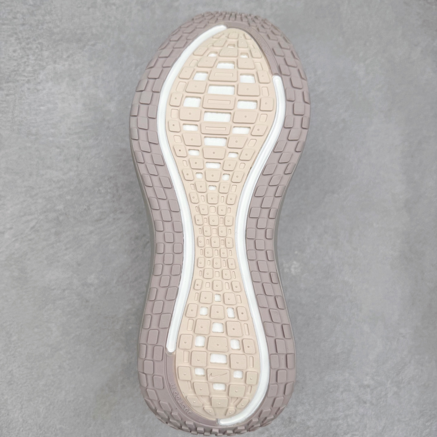 图片[9]-NK Vomero Plus 时尚舒适 网布防滑耐磨 低帮跑步鞋 HV8150-001 实拍调校N版已经零色差零失真 百分百还原实物色彩所见即所得 不存在货不对板色差等低级问题 选购参考实物拍摄 不混卖不参货 只用心做好货严格选品 承诺混一赔十 尺码：36 36.5 37.5 38 38.5 39 40 40.5 41 42 42.5 43 44 44.5 45-选品中心