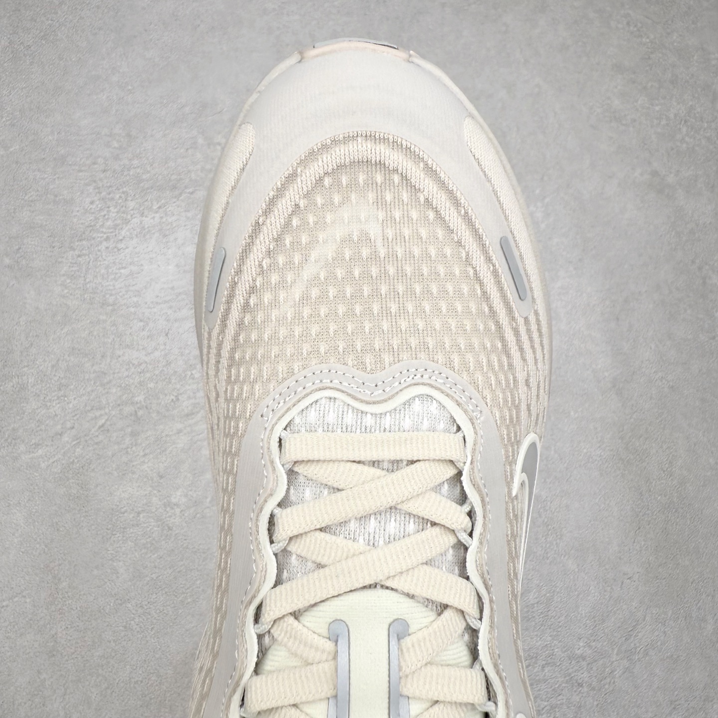 图片[4]-NK Vomero Plus 时尚舒适 网布防滑耐磨 低帮跑步鞋 HV8150-001 实拍调校N版已经零色差零失真 百分百还原实物色彩所见即所得 不存在货不对板色差等低级问题 选购参考实物拍摄 不混卖不参货 只用心做好货严格选品 承诺混一赔十 尺码：36 36.5 37.5 38 38.5 39 40 40.5 41 42 42.5 43 44 44.5 45-选品中心