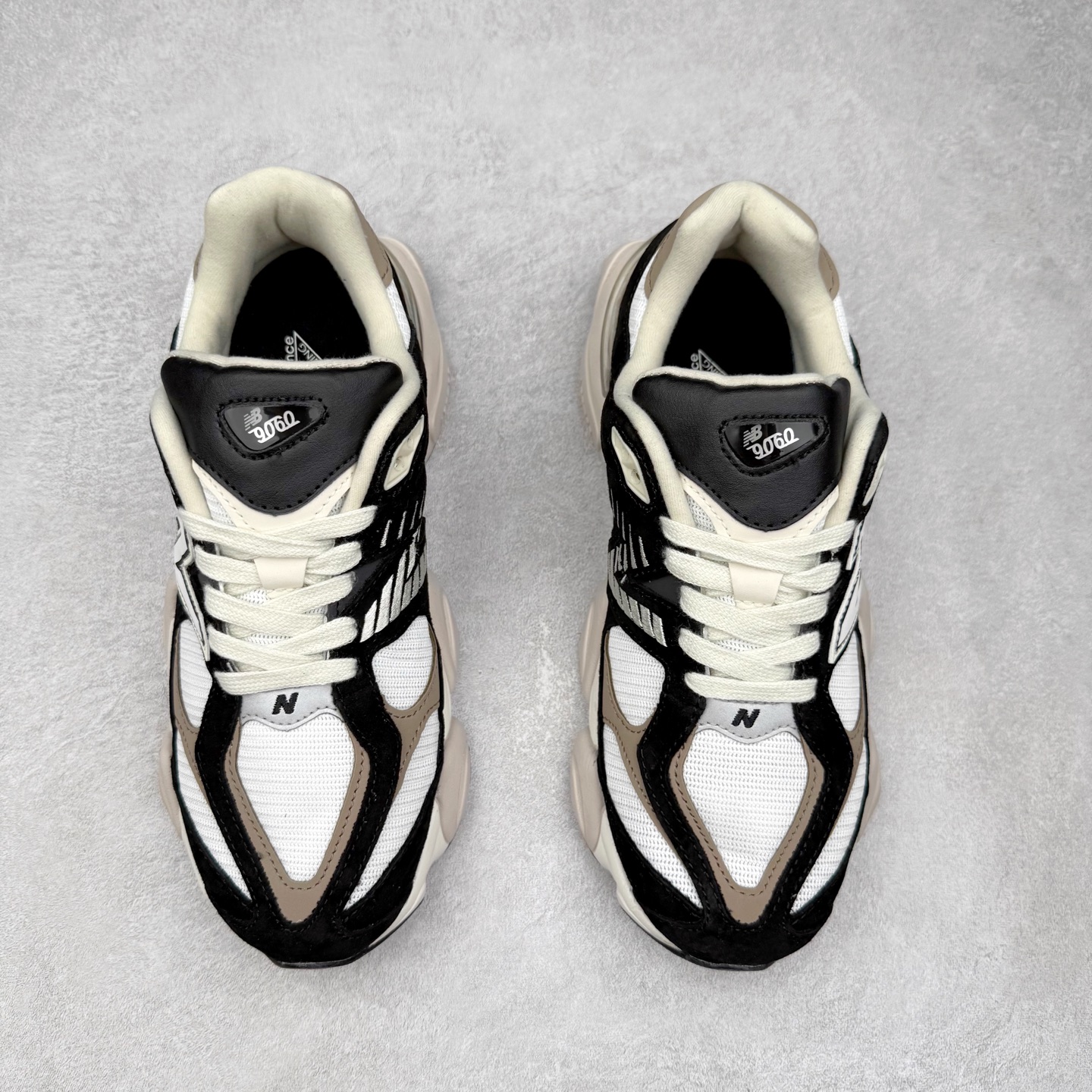 图片[2]-New Balance NB9060 复古运动鞋 新百伦又带来了新鞋型 并且是与芝加哥街头品牌 Joe Freshgoods 的联名款 鞋身主体采用了类似 990 系列的设计风格 与传统复古慢跑鞋区别不大 最大的变化就是鞋底部分 在传统设计的中底外层 增加了多个分区的模块 圆润的线条设计与我们熟悉的 New Balance 风格截然不同 但与同样充满弧形线条的鞋面搭配 看起来毫无违和感 尺码：36-45-选品中心