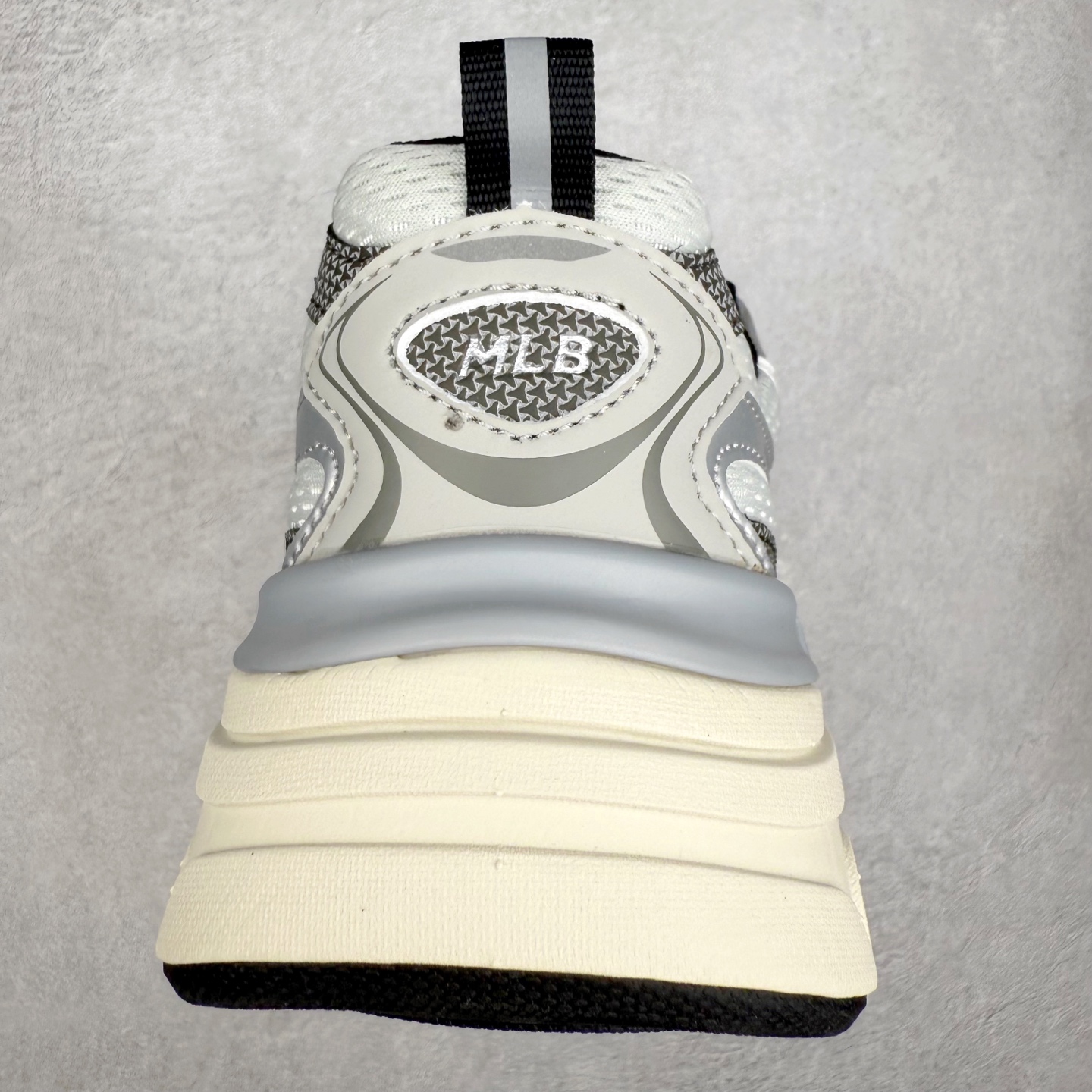 图片[7]-MLB New York Yankees Curve Runner 舒适百搭流浪鞋防滑耐磨低帮跑步鞋 Korea韩国联名NY美国榄球纽约洋基队限定 目前可过轻松秒过各类鉴定 能操作的私聊 韩国代购专供 左脚内置NFC感应 区别市面贴纸假芯片 MLB专用菱形双针中底布 重点细节中底布带注胶孔 原厂NFC感应吊牌 支持鉴定 一个两位数 原盒原标 全套原楦原纸板原厂数据开发 中韩文保养标贴 绿色防霉片 平台代购专供 独家一比一RB+MD组合大底 高频后跟小人Logo精准对位立体饱满 正确网布加超迁鞋面 转印中底走线紧密 转印Logo工艺表层防刮不掉色 尺码：35 36 36.5 37.5 38 38.5 39 40 40.5 41 42 42.5 43 44 44.5 45-选品中心