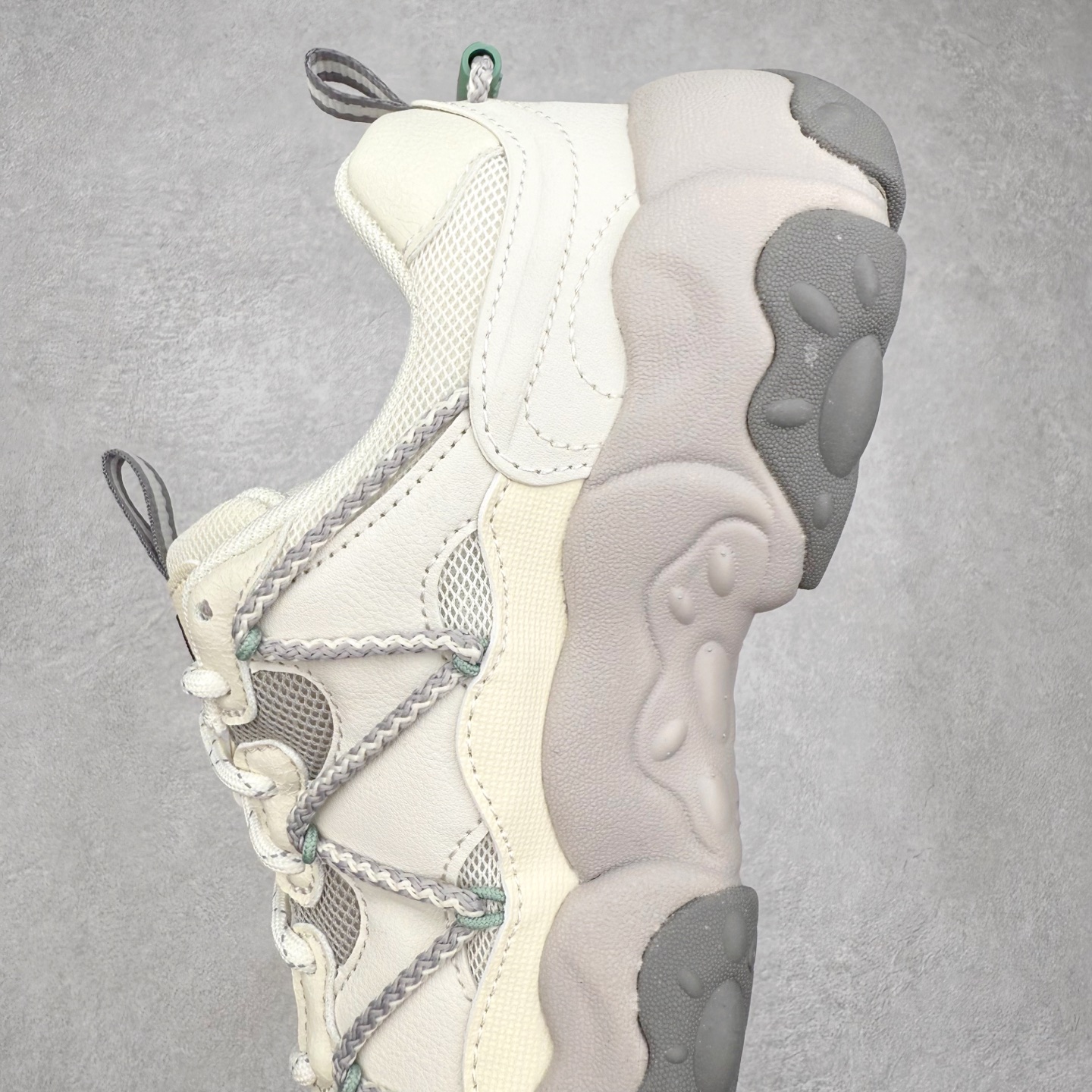 图片[7]-FILA斐乐 FLUID 6 猫爪织物合成革百搭潮流时尚个性运动复古经典减震耐磨低帮老爹鞋 FUSION 系列传承了 FILA 的百年基因，融入年轻运动及潮流文化，成为引领变革、创新突破的一代。以“1+N” 的跨界合作模式重现经典的同时创造经典。带来最出其不意的跨界合作惊喜。同时，FILAFUSION把FILA 的 DNA 融入到定制体验里，你可以随心制造厲于你的产品。FILA FUSION 的鞋家族涵盖了老爹鞋、跑步鞋、网球鞋、季节款。风格复古新潮，满足了时尚人士出行及各类运动的搭配需求，成为当下年轻人筷拥的鞋类品牌之一。FILA FUSION 走进年轻人的世界，通过年轻人运动，街舞，滑板，篮球，展现 FILA FUSION 的潮流态度和年轻文化。FILA FUSION 认为末来属于引领变革、创新突破的年轻一代，让我们一起构成 FILA 未来的蓝图吧！尺码：35.5 36 36.5 37.5 38 38.5 39 40 40.5 41 42 42.5 43 44 44.5 45-选品中心