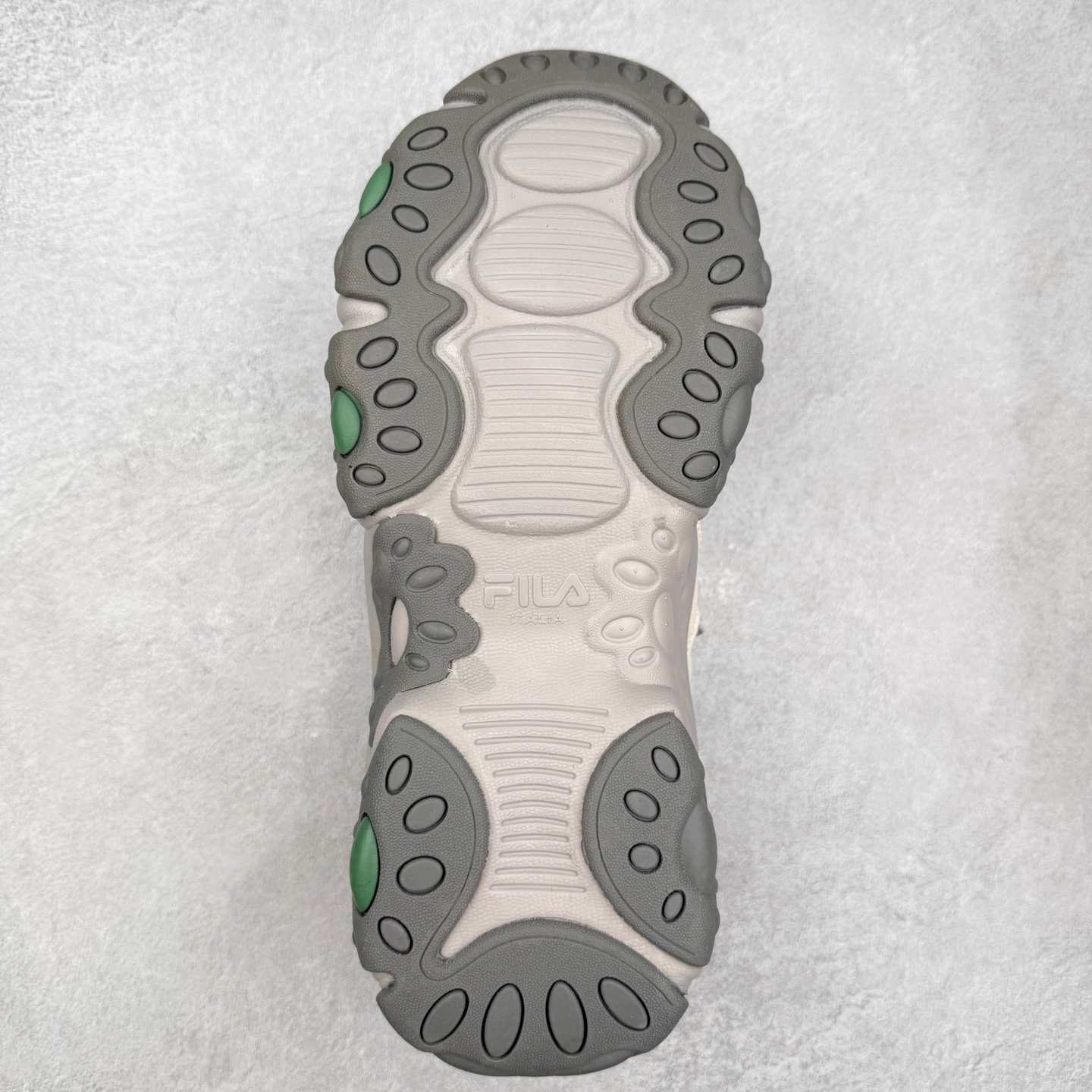 图片[9]-FILA斐乐 FLUID 6 猫爪织物合成革百搭潮流时尚个性运动复古经典减震耐磨低帮老爹鞋 FUSION 系列传承了 FILA 的百年基因，融入年轻运动及潮流文化，成为引领变革、创新突破的一代。以“1+N” 的跨界合作模式重现经典的同时创造经典。带来最出其不意的跨界合作惊喜。同时，FILAFUSION把FILA 的 DNA 融入到定制体验里，你可以随心制造厲于你的产品。FILA FUSION 的鞋家族涵盖了老爹鞋、跑步鞋、网球鞋、季节款。风格复古新潮，满足了时尚人士出行及各类运动的搭配需求，成为当下年轻人筷拥的鞋类品牌之一。FILA FUSION 走进年轻人的世界，通过年轻人运动，街舞，滑板，篮球，展现 FILA FUSION 的潮流态度和年轻文化。FILA FUSION 认为末来属于引领变革、创新突破的年轻一代，让我们一起构成 FILA 未来的蓝图吧！尺码：35.5 36 36.5 37.5 38 38.5 39 40 40.5 41 42 42.5 43 44 44.5 45-选品中心