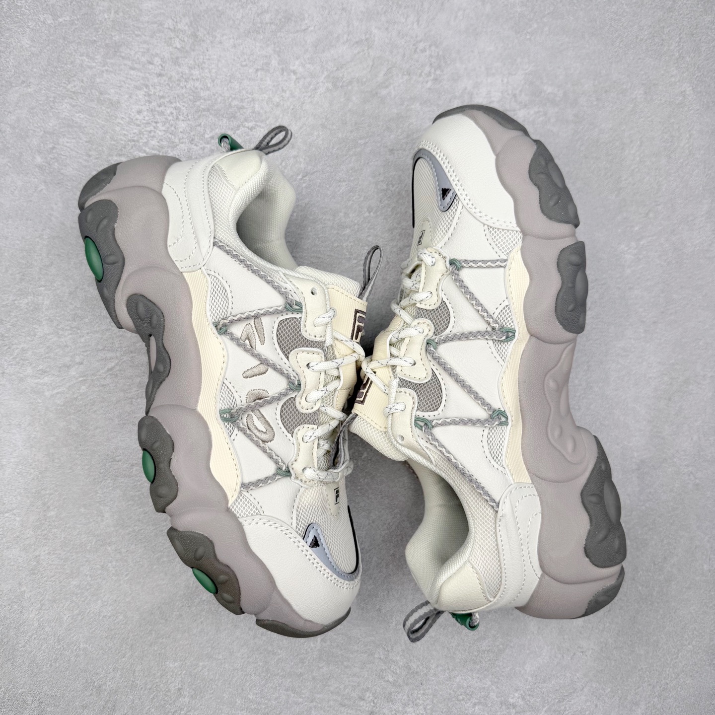 图片[3]-FILA斐乐 FLUID 6 猫爪织物合成革百搭潮流时尚个性运动复古经典减震耐磨低帮老爹鞋 FUSION 系列传承了 FILA 的百年基因，融入年轻运动及潮流文化，成为引领变革、创新突破的一代。以“1+N” 的跨界合作模式重现经典的同时创造经典。带来最出其不意的跨界合作惊喜。同时，FILAFUSION把FILA 的 DNA 融入到定制体验里，你可以随心制造厲于你的产品。FILA FUSION 的鞋家族涵盖了老爹鞋、跑步鞋、网球鞋、季节款。风格复古新潮，满足了时尚人士出行及各类运动的搭配需求，成为当下年轻人筷拥的鞋类品牌之一。FILA FUSION 走进年轻人的世界，通过年轻人运动，街舞，滑板，篮球，展现 FILA FUSION 的潮流态度和年轻文化。FILA FUSION 认为末来属于引领变革、创新突破的年轻一代，让我们一起构成 FILA 未来的蓝图吧！尺码：35.5 36 36.5 37.5 38 38.5 39 40 40.5 41 42 42.5 43 44 44.5 45-选品中心