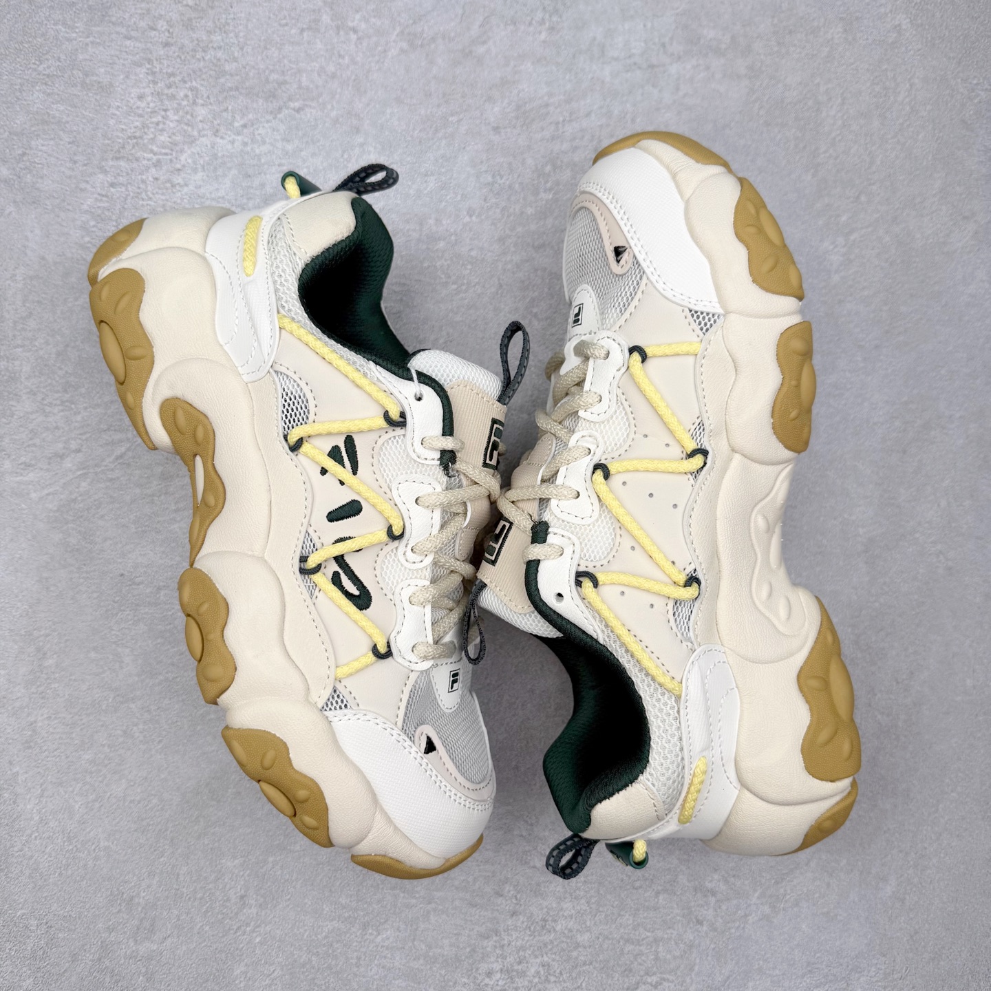 图片[3]-FILA斐乐 FLUID 6 猫爪织物合成革百搭潮流时尚个性运动复古经典减震耐磨低帮老爹鞋 FUSION 系列传承了 FILA 的百年基因，融入年轻运动及潮流文化，成为引领变革、创新突破的一代。以“1+N” 的跨界合作模式重现经典的同时创造经典。带来最出其不意的跨界合作惊喜。同时，FILAFUSION把FILA 的 DNA 融入到定制体验里，你可以随心制造厲于你的产品。FILA FUSION 的鞋家族涵盖了老爹鞋、跑步鞋、网球鞋、季节款。风格复古新潮，满足了时尚人士出行及各类运动的搭配需求，成为当下年轻人筷拥的鞋类品牌之一。FILA FUSION 走进年轻人的世界，通过年轻人运动，街舞，滑板，篮球，展现 FILA FUSION 的潮流态度和年轻文化。FILA FUSION 认为末来属于引领变革、创新突破的年轻一代，让我们一起构成 FILA 未来的蓝图吧！尺码：35.5 36 36.5 37.5 38 38.5 39 40 40.5 41 42 42.5 43 44 44.5 45-选品中心