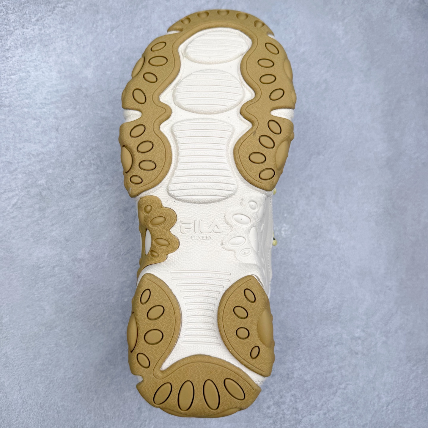 图片[9]-FILA斐乐 FLUID 6 猫爪织物合成革百搭潮流时尚个性运动复古经典减震耐磨低帮老爹鞋 FUSION 系列传承了 FILA 的百年基因，融入年轻运动及潮流文化，成为引领变革、创新突破的一代。以“1+N” 的跨界合作模式重现经典的同时创造经典。带来最出其不意的跨界合作惊喜。同时，FILAFUSION把FILA 的 DNA 融入到定制体验里，你可以随心制造厲于你的产品。FILA FUSION 的鞋家族涵盖了老爹鞋、跑步鞋、网球鞋、季节款。风格复古新潮，满足了时尚人士出行及各类运动的搭配需求，成为当下年轻人筷拥的鞋类品牌之一。FILA FUSION 走进年轻人的世界，通过年轻人运动，街舞，滑板，篮球，展现 FILA FUSION 的潮流态度和年轻文化。FILA FUSION 认为末来属于引领变革、创新突破的年轻一代，让我们一起构成 FILA 未来的蓝图吧！尺码：35.5 36 36.5 37.5 38 38.5 39 40 40.5 41 42 42.5 43 44 44.5 45-选品中心