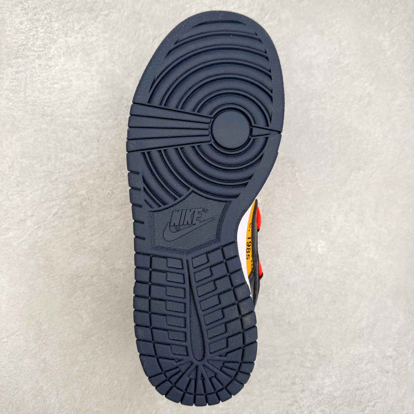 图片[9]-＃纯原福利 Off-White™ x NK Dunk Low OW联名 三色 Pnme Asia贝利原厂皮料加持 全套原楦原模倾力打造完美版型 独家原厂航空铝磨具打磨大底 鞋头坡度75° 极致还原 无解鞋型 原盒原装配套 圈内天花板工艺 原厂冲刀 超高清洁度 全鞋零毛边皮料切割 采用原厂百宏鞋带以及原厂百宏织唛舌标 鞋带孔收紧绳长度 足以区分市面口嗨版本 原厂油墨 色泽亮度 高频效果一致 原厂拉帮工艺 针距密度一致 一针一线自然拉伸不弯曲 青岛定制原装标几率过验 尺码：36 36.5 37.5 38 38.5 39 40 40.5 41 42 42.5 43 44 44.5 45 46 47.5-选品中心