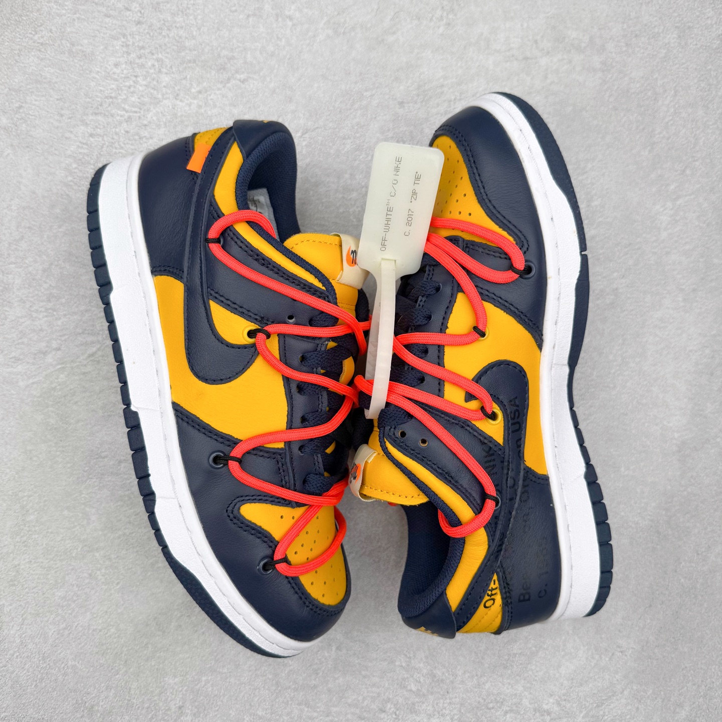 图片[3]-＃纯原福利 Off-White™ x NK Dunk Low OW联名 三色 Pnme Asia贝利原厂皮料加持 全套原楦原模倾力打造完美版型 独家原厂航空铝磨具打磨大底 鞋头坡度75° 极致还原 无解鞋型 原盒原装配套 圈内天花板工艺 原厂冲刀 超高清洁度 全鞋零毛边皮料切割 采用原厂百宏鞋带以及原厂百宏织唛舌标 鞋带孔收紧绳长度 足以区分市面口嗨版本 原厂油墨 色泽亮度 高频效果一致 原厂拉帮工艺 针距密度一致 一针一线自然拉伸不弯曲 青岛定制原装标几率过验 尺码：36 36.5 37.5 38 38.5 39 40 40.5 41 42 42.5 43 44 44.5 45 46 47.5-选品中心