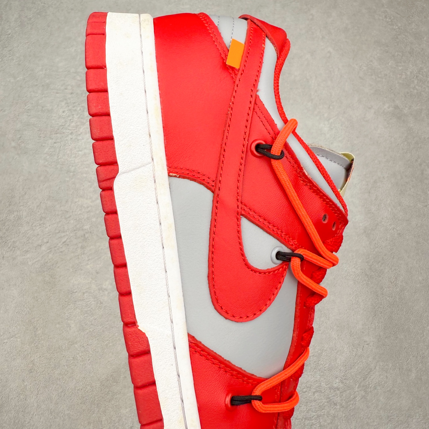 图片[6]-＃纯原福利 Off-White™ x NK Dunk Low OW联名 三色 Pnme Asia贝利原厂皮料加持 全套原楦原模倾力打造完美版型 独家原厂航空铝磨具打磨大底 鞋头坡度75° 极致还原 无解鞋型 原盒原装配套 圈内天花板工艺 原厂冲刀 超高清洁度 全鞋零毛边皮料切割 采用原厂百宏鞋带以及原厂百宏织唛舌标 鞋带孔收紧绳长度 足以区分市面口嗨版本 原厂油墨 色泽亮度 高频效果一致 原厂拉帮工艺 针距密度一致 一针一线自然拉伸不弯曲 青岛定制原装标几率过验 尺码：36 36.5 37.5 38 38.5 39 40 40.5 41 42 42.5 43 44 44.5 45 46 47.5-选品中心