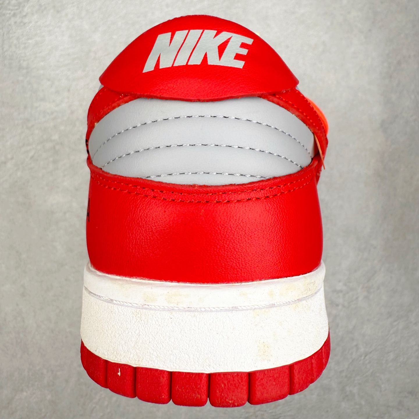 图片[8]-＃纯原福利 Off-White™ x NK Dunk Low OW联名 三色 Pnme Asia贝利原厂皮料加持 全套原楦原模倾力打造完美版型 独家原厂航空铝磨具打磨大底 鞋头坡度75° 极致还原 无解鞋型 原盒原装配套 圈内天花板工艺 原厂冲刀 超高清洁度 全鞋零毛边皮料切割 采用原厂百宏鞋带以及原厂百宏织唛舌标 鞋带孔收紧绳长度 足以区分市面口嗨版本 原厂油墨 色泽亮度 高频效果一致 原厂拉帮工艺 针距密度一致 一针一线自然拉伸不弯曲 青岛定制原装标几率过验 尺码：36 36.5 37.5 38 38.5 39 40 40.5 41 42 42.5 43 44 44.5 45 46 47.5-选品中心