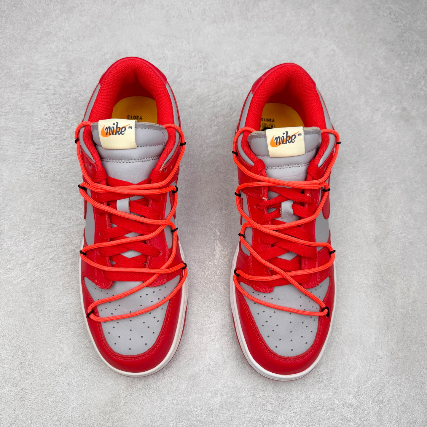 图片[2]-＃纯原福利 Off-White™ x NK Dunk Low OW联名 三色 Pnme Asia贝利原厂皮料加持 全套原楦原模倾力打造完美版型 独家原厂航空铝磨具打磨大底 鞋头坡度75° 极致还原 无解鞋型 原盒原装配套 圈内天花板工艺 原厂冲刀 超高清洁度 全鞋零毛边皮料切割 采用原厂百宏鞋带以及原厂百宏织唛舌标 鞋带孔收紧绳长度 足以区分市面口嗨版本 原厂油墨 色泽亮度 高频效果一致 原厂拉帮工艺 针距密度一致 一针一线自然拉伸不弯曲 青岛定制原装标几率过验 尺码：36 36.5 37.5 38 38.5 39 40 40.5 41 42 42.5 43 44 44.5 45 46 47.5-选品中心