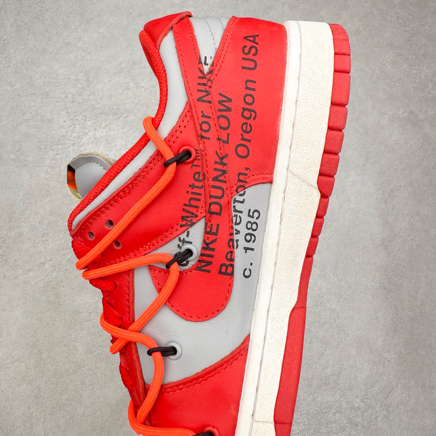 图片[7]-＃纯原福利 Off-White™ x NK Dunk Low OW联名 三色 Pnme Asia贝利原厂皮料加持 全套原楦原模倾力打造完美版型 独家原厂航空铝磨具打磨大底 鞋头坡度75° 极致还原 无解鞋型 原盒原装配套 圈内天花板工艺 原厂冲刀 超高清洁度 全鞋零毛边皮料切割 采用原厂百宏鞋带以及原厂百宏织唛舌标 鞋带孔收紧绳长度 足以区分市面口嗨版本 原厂油墨 色泽亮度 高频效果一致 原厂拉帮工艺 针距密度一致 一针一线自然拉伸不弯曲 青岛定制原装标几率过验 尺码：36 36.5 37.5 38 38.5 39 40 40.5 41 42 42.5 43 44 44.5 45 46 47.5-选品中心