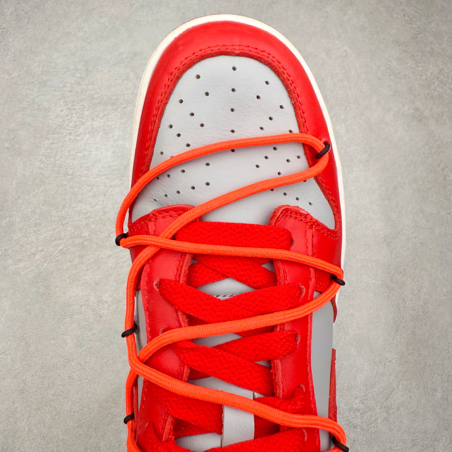 图片[4]-＃纯原福利 Off-White™ x NK Dunk Low OW联名 三色 Pnme Asia贝利原厂皮料加持 全套原楦原模倾力打造完美版型 独家原厂航空铝磨具打磨大底 鞋头坡度75° 极致还原 无解鞋型 原盒原装配套 圈内天花板工艺 原厂冲刀 超高清洁度 全鞋零毛边皮料切割 采用原厂百宏鞋带以及原厂百宏织唛舌标 鞋带孔收紧绳长度 足以区分市面口嗨版本 原厂油墨 色泽亮度 高频效果一致 原厂拉帮工艺 针距密度一致 一针一线自然拉伸不弯曲 青岛定制原装标几率过验 尺码：36 36.5 37.5 38 38.5 39 40 40.5 41 42 42.5 43 44 44.5 45 46 47.5-选品中心