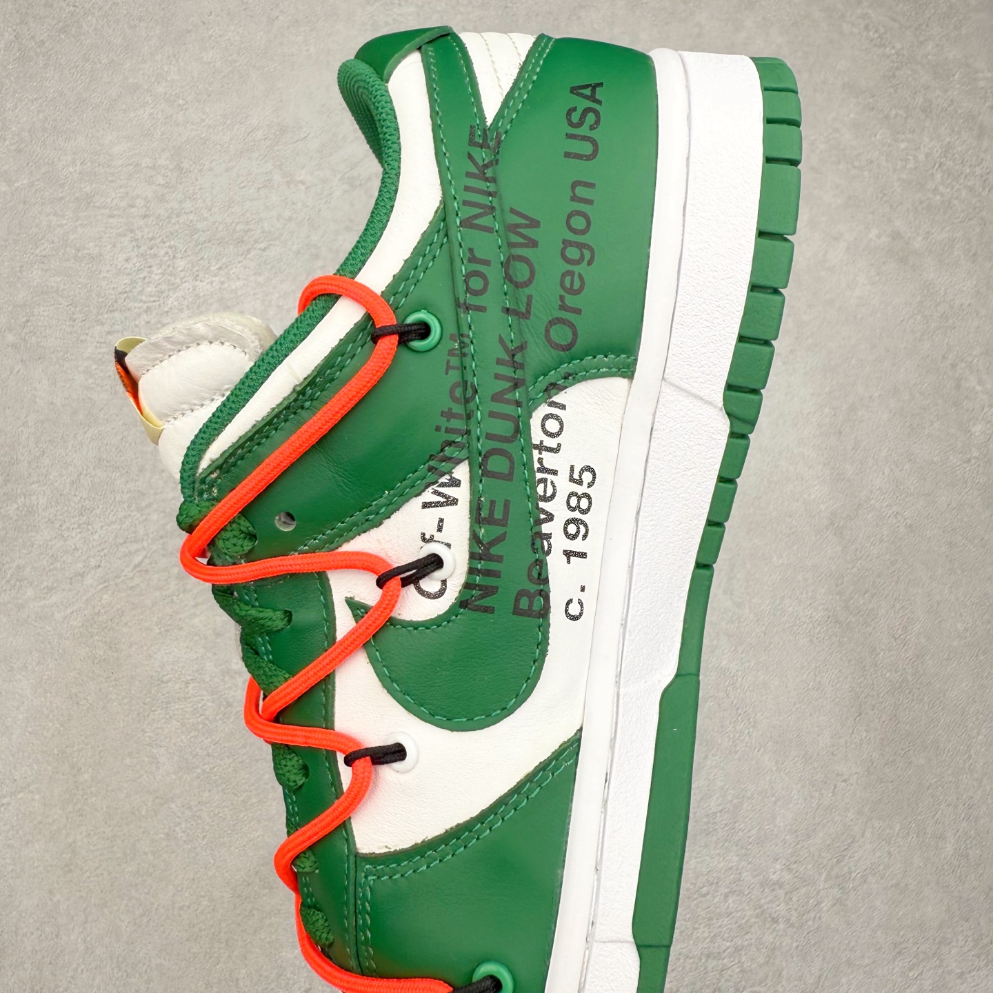 图片[7]-＃纯原福利 Off-White™ x NK Dunk Low OW联名 三色 Pnme Asia贝利原厂皮料加持 全套原楦原模倾力打造完美版型 独家原厂航空铝磨具打磨大底 鞋头坡度75° 极致还原 无解鞋型 原盒原装配套 圈内天花板工艺 原厂冲刀 超高清洁度 全鞋零毛边皮料切割 采用原厂百宏鞋带以及原厂百宏织唛舌标 鞋带孔收紧绳长度 足以区分市面口嗨版本 原厂油墨 色泽亮度 高频效果一致 原厂拉帮工艺 针距密度一致 一针一线自然拉伸不弯曲 青岛定制原装标几率过验 尺码：36 36.5 37.5 38 38.5 39 40 40.5 41 42 42.5 43 44 44.5 45 46 47.5-选品中心