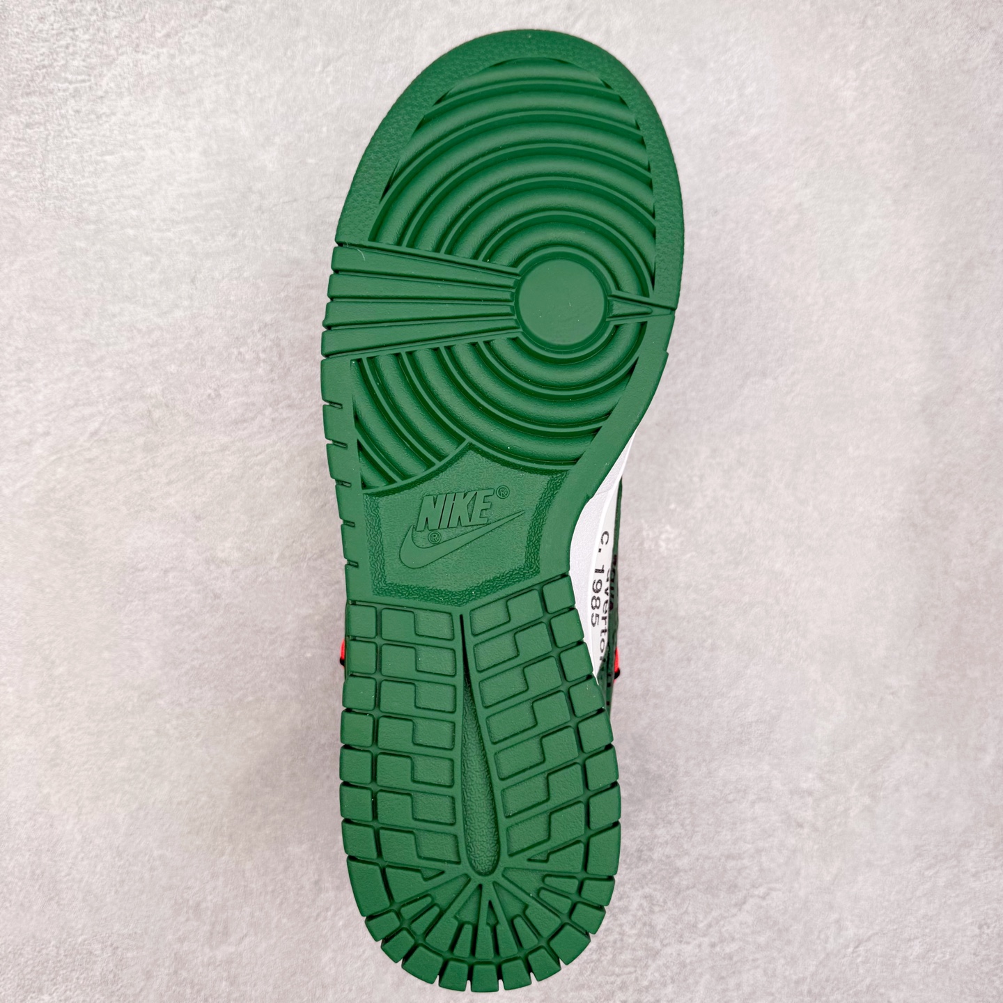 图片[9]-＃纯原福利 Off-White™ x NK Dunk Low OW联名 三色 Pnme Asia贝利原厂皮料加持 全套原楦原模倾力打造完美版型 独家原厂航空铝磨具打磨大底 鞋头坡度75° 极致还原 无解鞋型 原盒原装配套 圈内天花板工艺 原厂冲刀 超高清洁度 全鞋零毛边皮料切割 采用原厂百宏鞋带以及原厂百宏织唛舌标 鞋带孔收紧绳长度 足以区分市面口嗨版本 原厂油墨 色泽亮度 高频效果一致 原厂拉帮工艺 针距密度一致 一针一线自然拉伸不弯曲 青岛定制原装标几率过验 尺码：36 36.5 37.5 38 38.5 39 40 40.5 41 42 42.5 43 44 44.5 45 46 47.5-选品中心