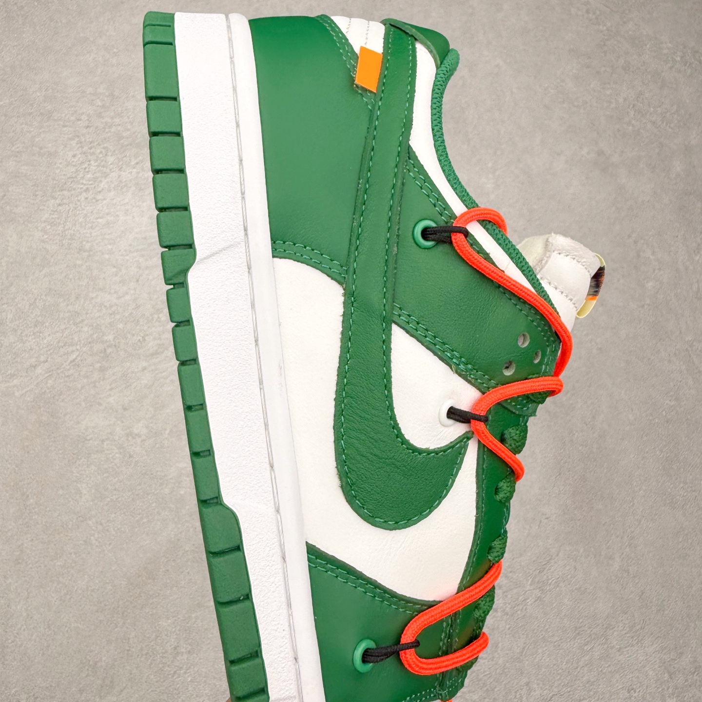 图片[6]-＃纯原福利 Off-White™ x NK Dunk Low OW联名 三色 Pnme Asia贝利原厂皮料加持 全套原楦原模倾力打造完美版型 独家原厂航空铝磨具打磨大底 鞋头坡度75° 极致还原 无解鞋型 原盒原装配套 圈内天花板工艺 原厂冲刀 超高清洁度 全鞋零毛边皮料切割 采用原厂百宏鞋带以及原厂百宏织唛舌标 鞋带孔收紧绳长度 足以区分市面口嗨版本 原厂油墨 色泽亮度 高频效果一致 原厂拉帮工艺 针距密度一致 一针一线自然拉伸不弯曲 青岛定制原装标几率过验 尺码：36 36.5 37.5 38 38.5 39 40 40.5 41 42 42.5 43 44 44.5 45 46 47.5-选品中心