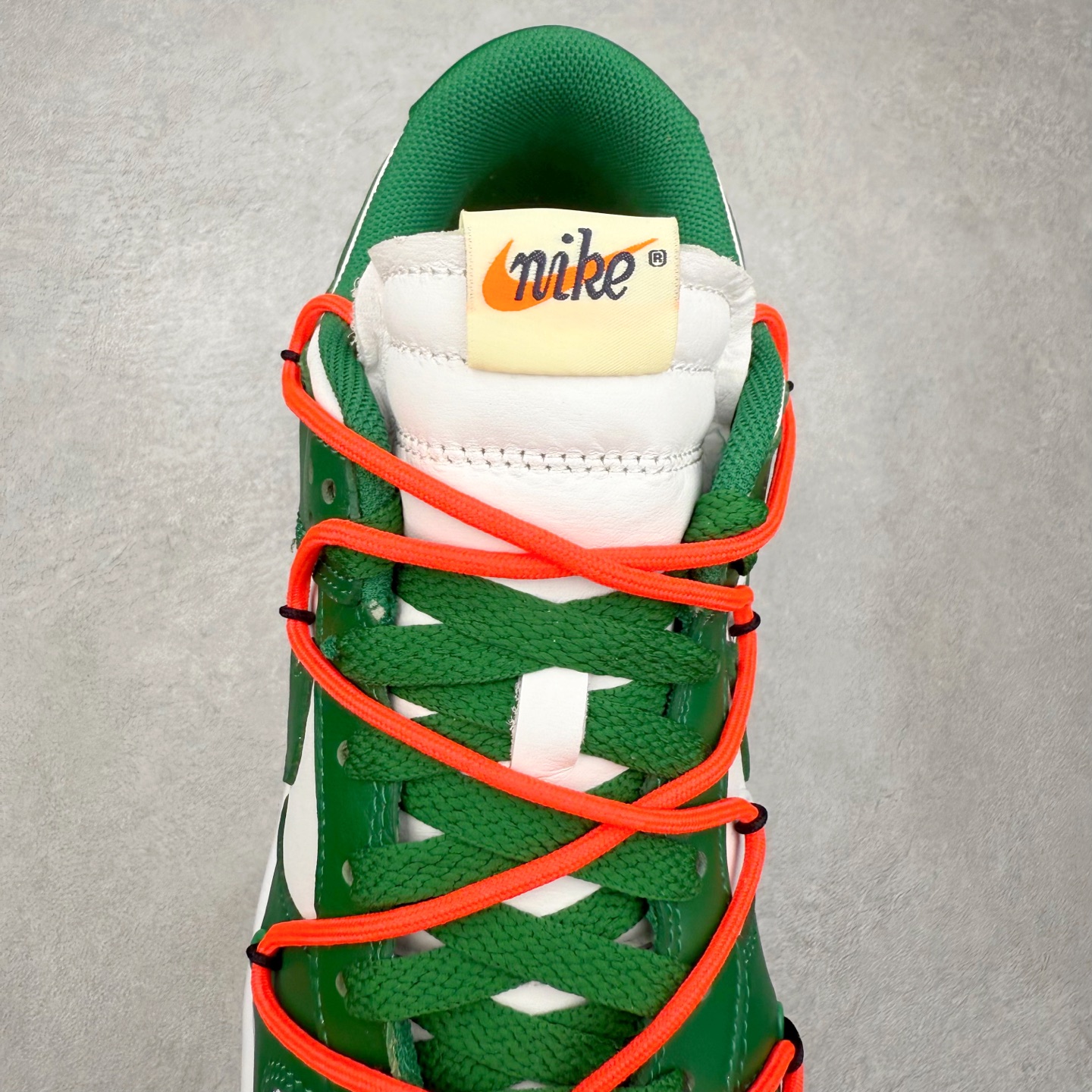 图片[5]-＃纯原福利 Off-White™ x NK Dunk Low OW联名 三色 Pnme Asia贝利原厂皮料加持 全套原楦原模倾力打造完美版型 独家原厂航空铝磨具打磨大底 鞋头坡度75° 极致还原 无解鞋型 原盒原装配套 圈内天花板工艺 原厂冲刀 超高清洁度 全鞋零毛边皮料切割 采用原厂百宏鞋带以及原厂百宏织唛舌标 鞋带孔收紧绳长度 足以区分市面口嗨版本 原厂油墨 色泽亮度 高频效果一致 原厂拉帮工艺 针距密度一致 一针一线自然拉伸不弯曲 青岛定制原装标几率过验 尺码：36 36.5 37.5 38 38.5 39 40 40.5 41 42 42.5 43 44 44.5 45 46 47.5-选品中心