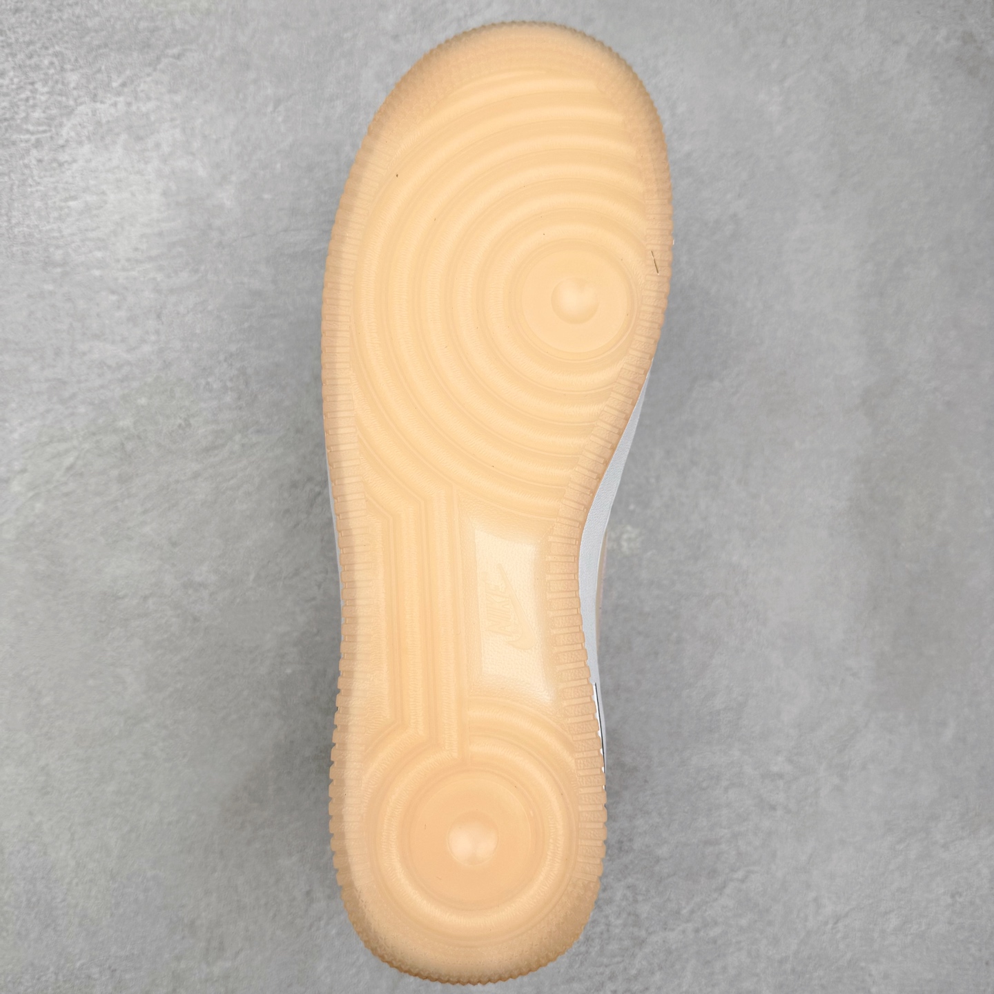 图片[9]-NK Air Force 1´07 Low 空军一号低帮百搭休闲运动板鞋 HQ1967-200 柔软、弹性十足的缓震性能和出色的中底设计 横跨复古与现代的外型结合 造就出风靡全球 三十多年的Force 1 直到今天还深受青睐 实拍调校N版已经零色差零失真 百分百还原实物色彩所见即所得 不存在货不对板色差等低级问题 选购参考实物拍摄 不混卖不参货 只用心做好货严格选品 承诺混一赔十 尺码：36 36.5 37.5 38 38.5 39 40 40.5 41 42 42.5 43 44 44.5 45-选品中心