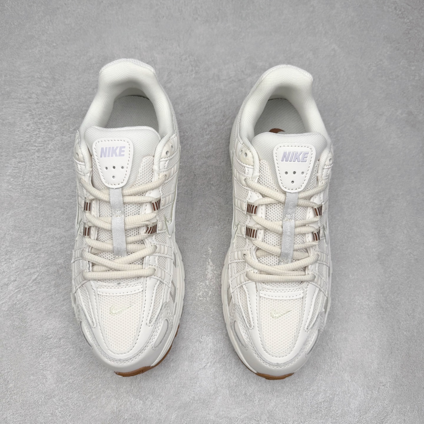 图片[2]-NK P-6000 系列低帮复古老爹风休闲运动舒适慢跑鞋 HF0015-100 融合 Pegasus 过往运动鞋设计 助力 21 世纪早期跑步运动跃升时尚新高度 采用透气网眼布、运动风格线条和耐穿覆面 兼具吸睛外观和舒适感受 中底泡绵以田径赛道为灵感 打造厚实设计 缔造出众缓震性能 尺码：36 36.5 37.5 38 38.5 39 40 40.5 41 42 42.5 43 44 44.5 45-选品中心