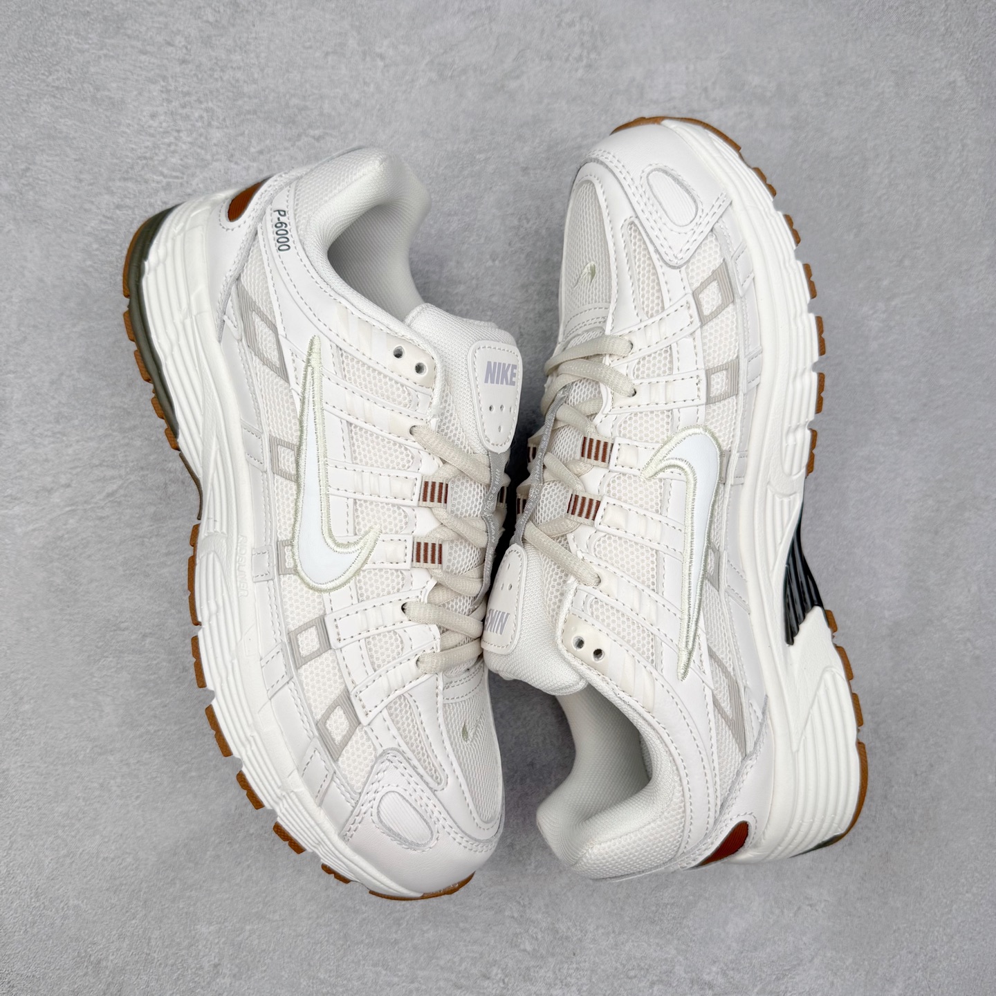 图片[3]-NK P-6000 系列低帮复古老爹风休闲运动舒适慢跑鞋 HF0015-100 融合 Pegasus 过往运动鞋设计 助力 21 世纪早期跑步运动跃升时尚新高度 采用透气网眼布、运动风格线条和耐穿覆面 兼具吸睛外观和舒适感受 中底泡绵以田径赛道为灵感 打造厚实设计 缔造出众缓震性能 尺码：36 36.5 37.5 38 38.5 39 40 40.5 41 42 42.5 43 44 44.5 45-选品中心