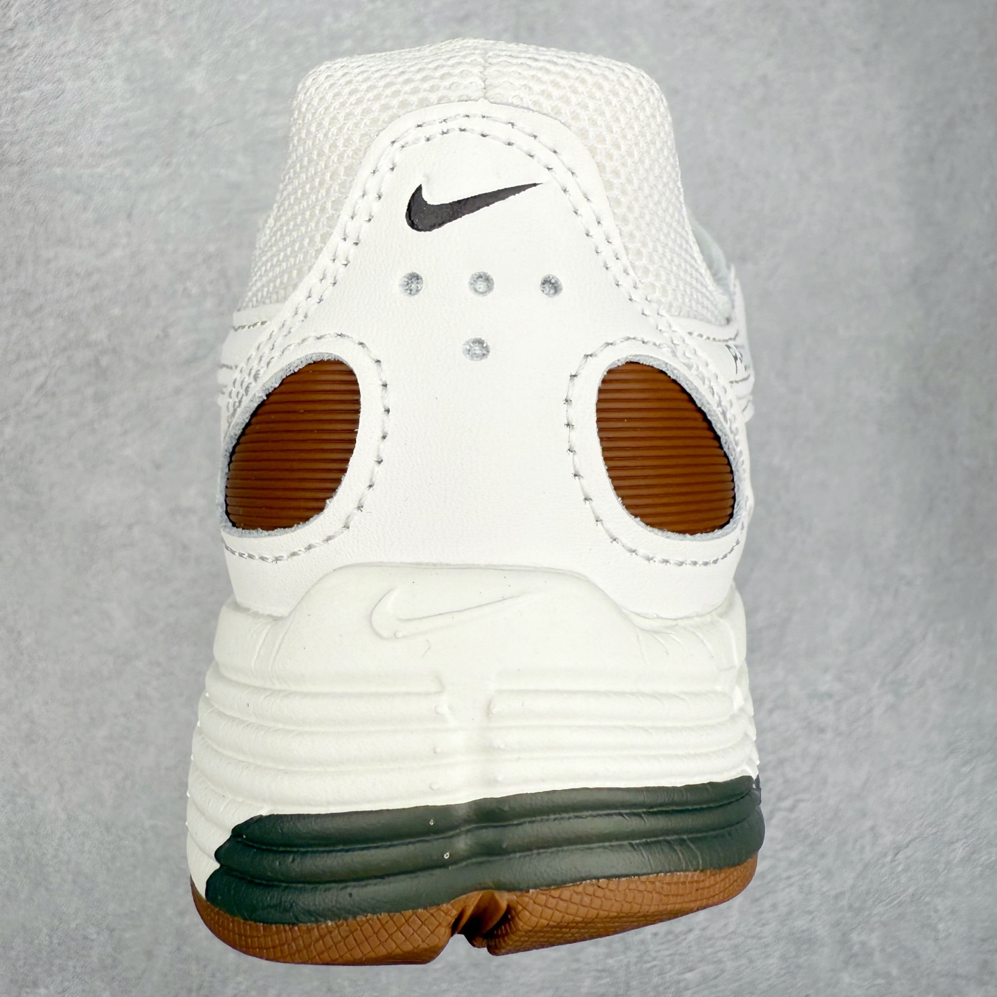 图片[8]-NK P-6000 系列低帮复古老爹风休闲运动舒适慢跑鞋 HF0015-100 融合 Pegasus 过往运动鞋设计 助力 21 世纪早期跑步运动跃升时尚新高度 采用透气网眼布、运动风格线条和耐穿覆面 兼具吸睛外观和舒适感受 中底泡绵以田径赛道为灵感 打造厚实设计 缔造出众缓震性能 尺码：36 36.5 37.5 38 38.5 39 40 40.5 41 42 42.5 43 44 44.5 45-选品中心