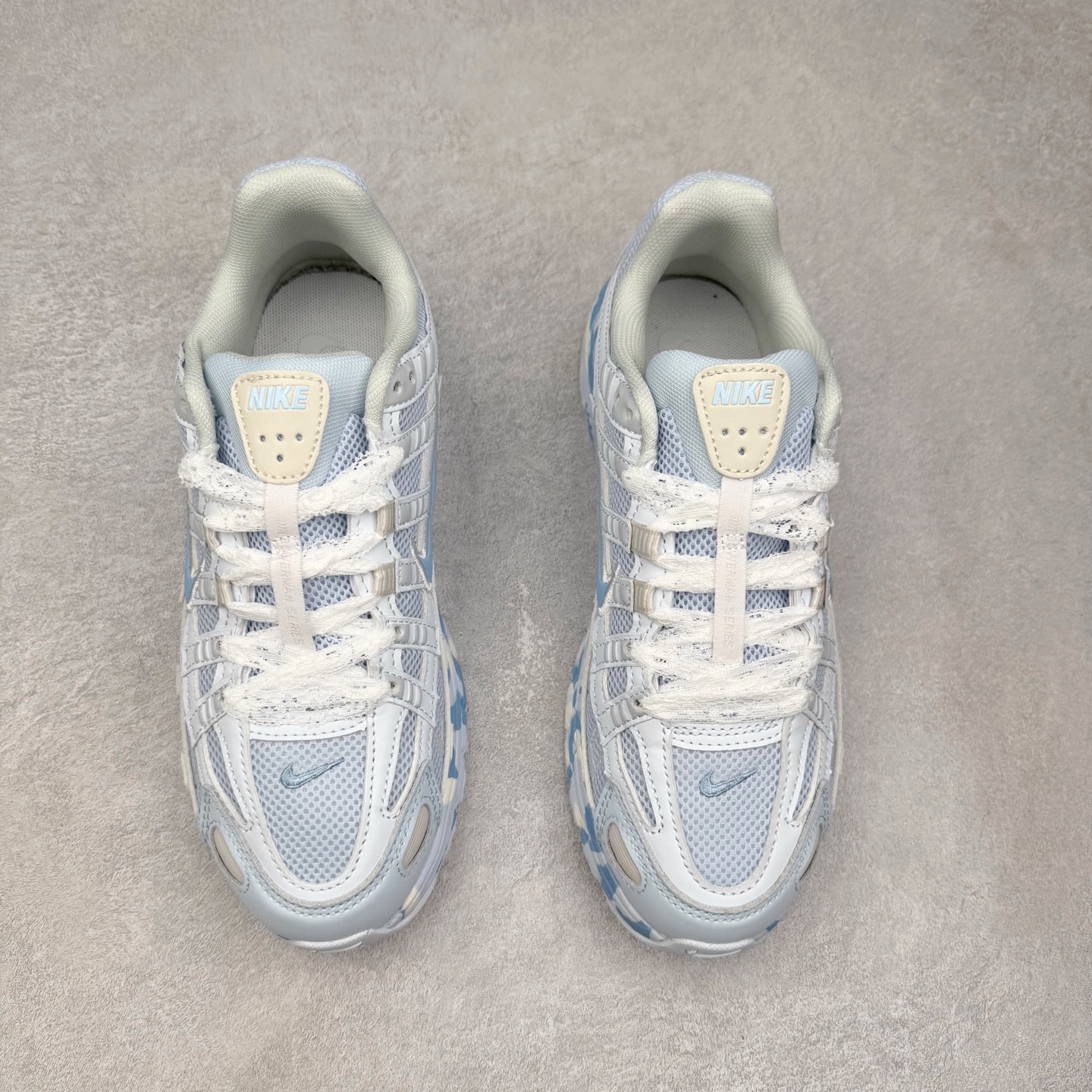 图片[2]-NK P-6000 系列低帮复古老爹风休闲运动舒适慢跑鞋 CV2209-111 蓝冠莓莓2.0 融合 Pegasus 过往运动鞋设计 助力 21 世纪早期跑步运动跃升时尚新高度 采用透气网眼布、运动风格线条和耐穿覆面 兼具吸睛外观和舒适感受 中底泡绵以田径赛道为灵感 打造厚实设计 缔造出众缓震性能 尺码：36 36.5 37.5 38 38.5 39 40 40.5 41 42 42.5 43 44 44.5 45-选品中心