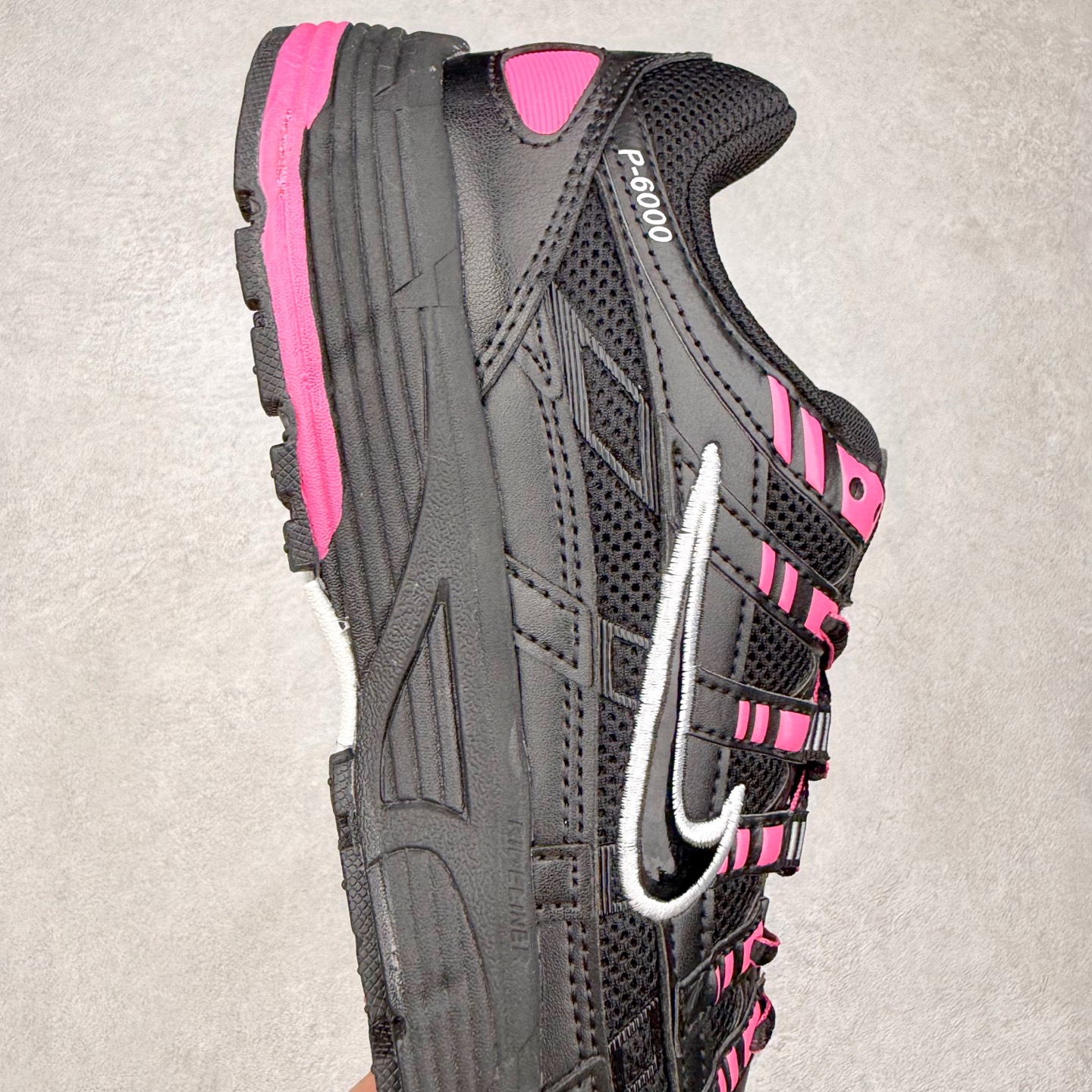 图片[6]-NK P-6000 系列低帮复古老爹风休闲运动舒适慢跑鞋 CD6404-600 融合 Pegasus 过往运动鞋设计 助力 21 世纪早期跑步运动跃升时尚新高度 采用透气网眼布、运动风格线条和耐穿覆面 兼具吸睛外观和舒适感受 中底泡绵以田径赛道为灵感 打造厚实设计 缔造出众缓震性能 尺码：36 36.5 37.5 38 38.5 39 40 40.5 41 42 42.5 43 44 44.5 45-选品中心