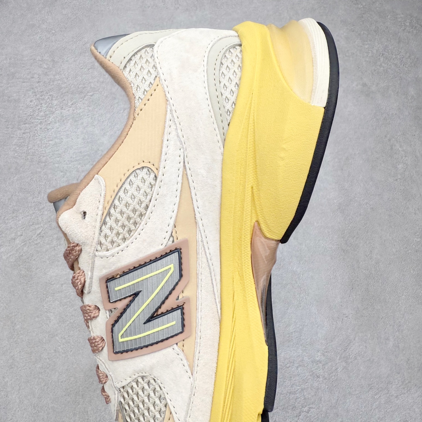 图片[7]-New Balance NB2010系列新百伦经典复古休闲运动板鞋 以ENCAP中底配以升级版 N-ERGY缓震物料 鞋面则采用特色的柔软麂皮搭以NewBalance经典的尼龙网布 低调中还原跑鞋本真 更年轻化的设计理念与材质 让新世代青年得以用全新视角体验经典鞋款的传奇魅力尺码：36 37 37.5 38 38.5 39.5 40 40.5 41.5 42 42.5 43 44 45-选品中心