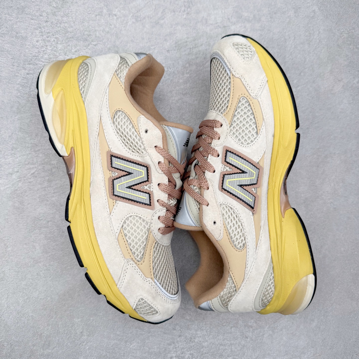 图片[3]-New Balance NB2010系列新百伦经典复古休闲运动板鞋 以ENCAP中底配以升级版 N-ERGY缓震物料 鞋面则采用特色的柔软麂皮搭以NewBalance经典的尼龙网布 低调中还原跑鞋本真 更年轻化的设计理念与材质 让新世代青年得以用全新视角体验经典鞋款的传奇魅力尺码：36 37 37.5 38 38.5 39.5 40 40.5 41.5 42 42.5 43 44 45-选品中心