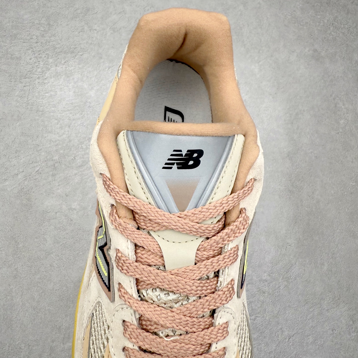 图片[5]-New Balance NB2010系列新百伦经典复古休闲运动板鞋 以ENCAP中底配以升级版 N-ERGY缓震物料 鞋面则采用特色的柔软麂皮搭以NewBalance经典的尼龙网布 低调中还原跑鞋本真 更年轻化的设计理念与材质 让新世代青年得以用全新视角体验经典鞋款的传奇魅力尺码：36 37 37.5 38 38.5 39.5 40 40.5 41.5 42 42.5 43 44 45-选品中心