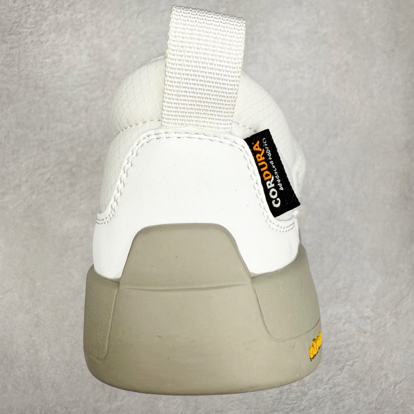 图片[8]-THE NORTH FACE Clyffe 北面舒适百搭 防滑耐磨 低帮 生活休闲鞋 男女同款 North Face于1966年成立，一直致力于为户外运动员的每一次严酷探索提供专业装备。作为全球户外运动领导品牌，The NorthFace以经过专业运动员测试、适应各类户外需求的产品助力探索者不断超越自我，激发人类潜能。The North Face象征着众多山脉中更冷、更值得挑战的北坡。品牌标志则来自Half Dome，一座位于美国加州Yosemite NationalPark（优胜美地国家公园）里的山峰，中文名字取为「北面」，象征着不畏惧的户外探索精神。1997年，The North Face采用全新的宣传标语「Never Stop Exploring探索永不停止」，体现品牌的探索精神，成为品牌的座右铭。尺码：36/45-选品中心