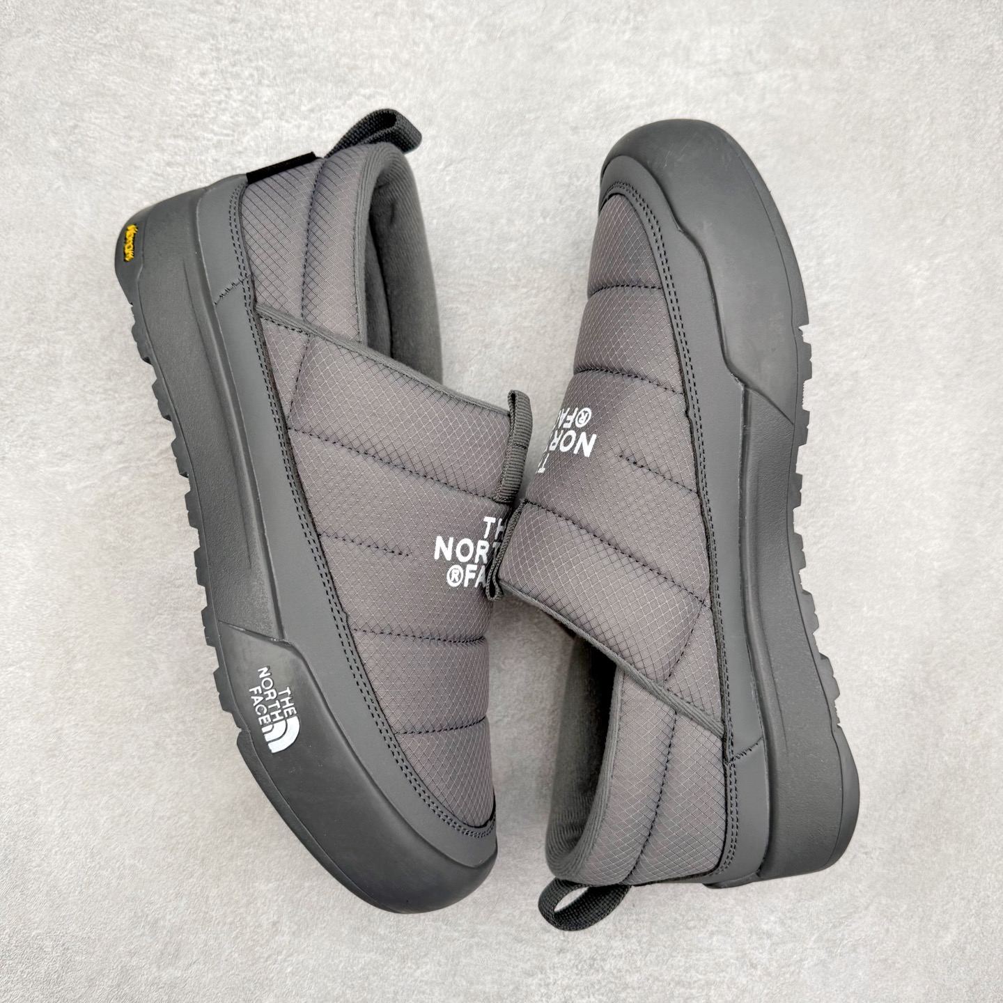 图片[3]-THE NORTH FACE Clyffe 北面舒适百搭 防滑耐磨 低帮 生活休闲鞋 男女同款 North Face于1966年成立，一直致力于为户外运动员的每一次严酷探索提供专业装备。作为全球户外运动领导品牌，The NorthFace以经过专业运动员测试、适应各类户外需求的产品助力探索者不断超越自我，激发人类潜能。The North Face象征着众多山脉中更冷、更值得挑战的北坡。品牌标志则来自Half Dome，一座位于美国加州Yosemite NationalPark（优胜美地国家公园）里的山峰，中文名字取为「北面」，象征着不畏惧的户外探索精神。1997年，The North Face采用全新的宣传标语「Never Stop Exploring探索永不停止」，体现品牌的探索精神，成为品牌的座右铭。尺码：36/45-选品中心