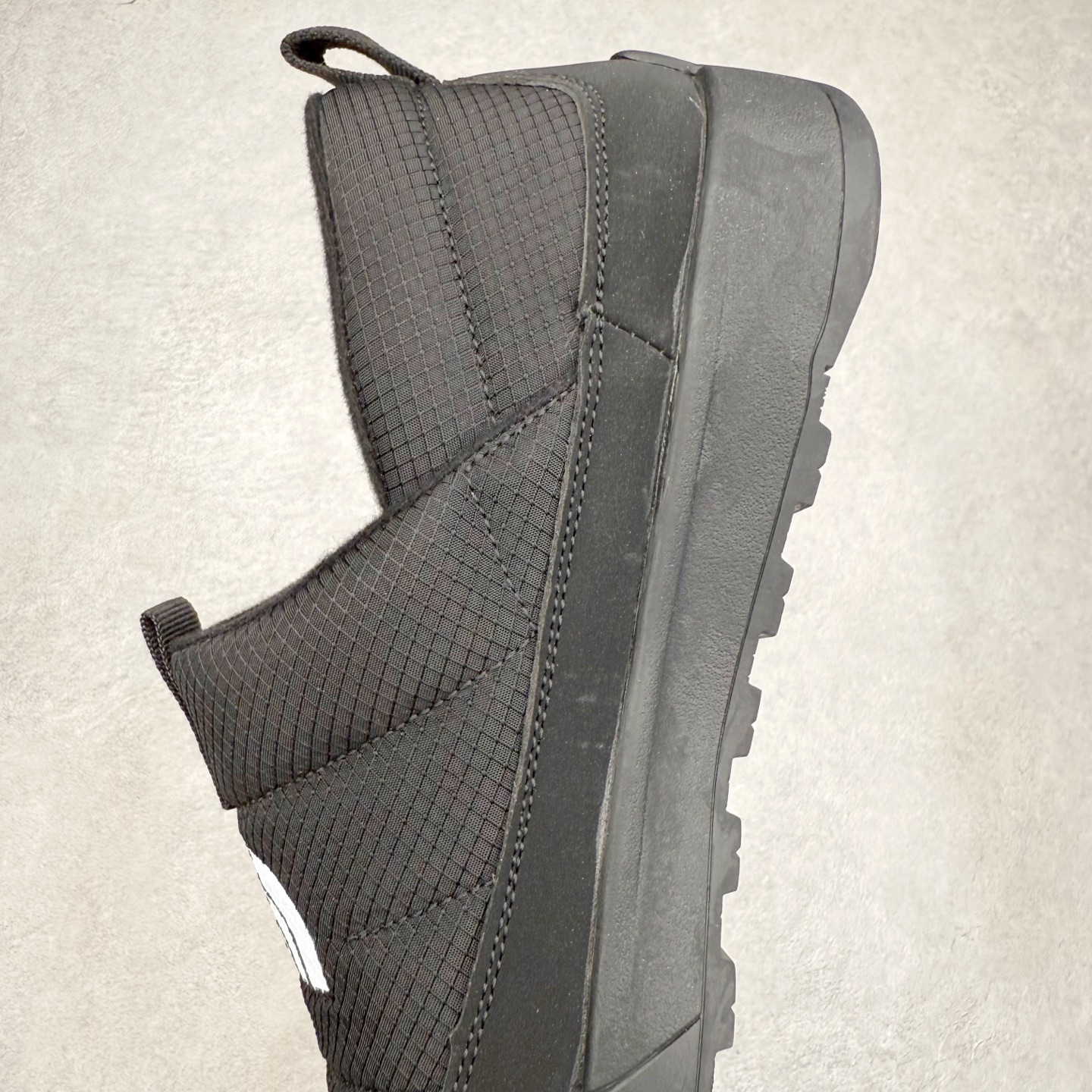 图片[7]-THE NORTH FACE Clyffe 北面舒适百搭 防滑耐磨 低帮 生活休闲鞋 男女同款 North Face于1966年成立，一直致力于为户外运动员的每一次严酷探索提供专业装备。作为全球户外运动领导品牌，The NorthFace以经过专业运动员测试、适应各类户外需求的产品助力探索者不断超越自我，激发人类潜能。The North Face象征着众多山脉中更冷、更值得挑战的北坡。品牌标志则来自Half Dome，一座位于美国加州Yosemite NationalPark（优胜美地国家公园）里的山峰，中文名字取为「北面」，象征着不畏惧的户外探索精神。1997年，The North Face采用全新的宣传标语「Never Stop Exploring探索永不停止」，体现品牌的探索精神，成为品牌的座右铭。尺码：36/45-选品中心