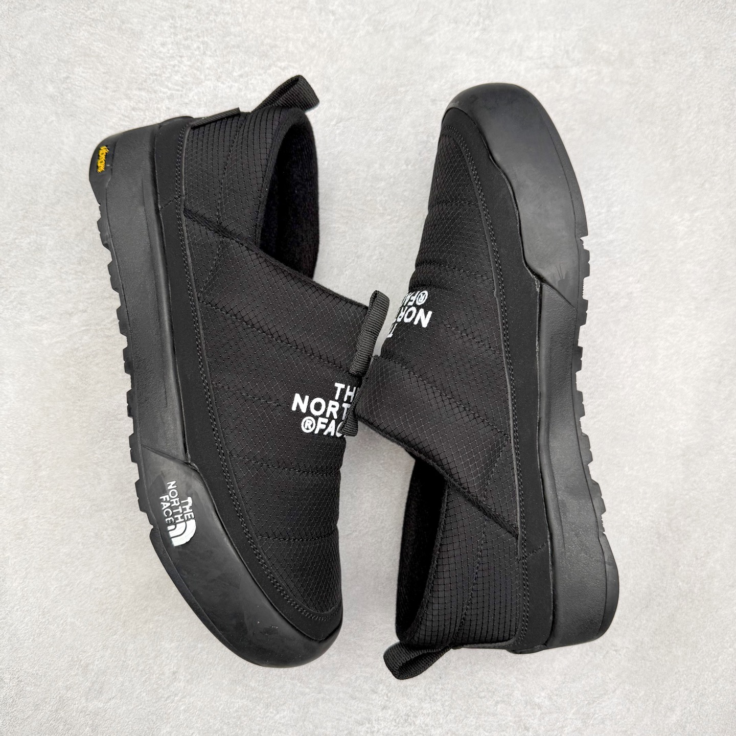 图片[3]-THE NORTH FACE Clyffe 北面舒适百搭 防滑耐磨 低帮 生活休闲鞋 男女同款 North Face于1966年成立，一直致力于为户外运动员的每一次严酷探索提供专业装备。作为全球户外运动领导品牌，The NorthFace以经过专业运动员测试、适应各类户外需求的产品助力探索者不断超越自我，激发人类潜能。The North Face象征着众多山脉中更冷、更值得挑战的北坡。品牌标志则来自Half Dome，一座位于美国加州Yosemite NationalPark（优胜美地国家公园）里的山峰，中文名字取为「北面」，象征着不畏惧的户外探索精神。1997年，The North Face采用全新的宣传标语「Never Stop Exploring探索永不停止」，体现品牌的探索精神，成为品牌的座右铭。尺码：36/45-选品中心