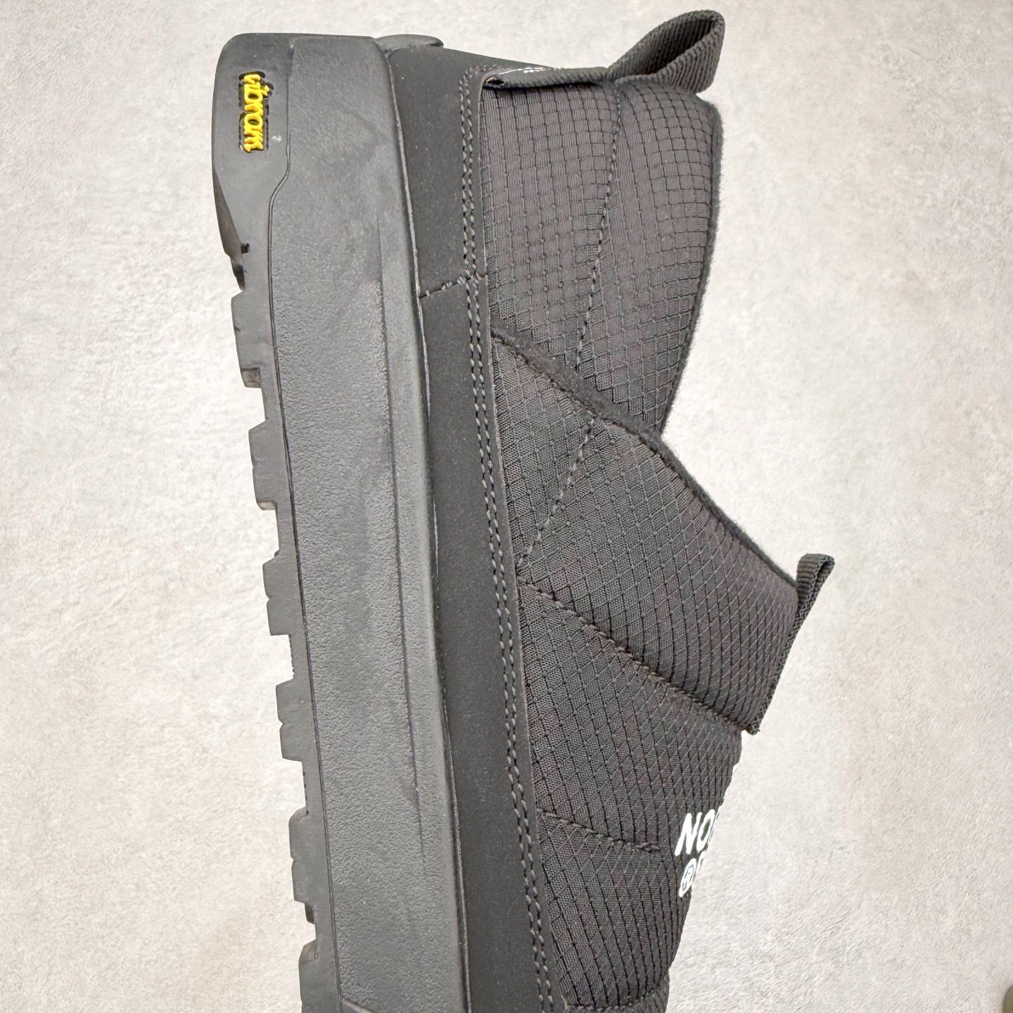 图片[6]-THE NORTH FACE Clyffe 北面舒适百搭 防滑耐磨 低帮 生活休闲鞋 男女同款 North Face于1966年成立，一直致力于为户外运动员的每一次严酷探索提供专业装备。作为全球户外运动领导品牌，The NorthFace以经过专业运动员测试、适应各类户外需求的产品助力探索者不断超越自我，激发人类潜能。The North Face象征着众多山脉中更冷、更值得挑战的北坡。品牌标志则来自Half Dome，一座位于美国加州Yosemite NationalPark（优胜美地国家公园）里的山峰，中文名字取为「北面」，象征着不畏惧的户外探索精神。1997年，The North Face采用全新的宣传标语「Never Stop Exploring探索永不停止」，体现品牌的探索精神，成为品牌的座右铭。尺码：36/45-选品中心