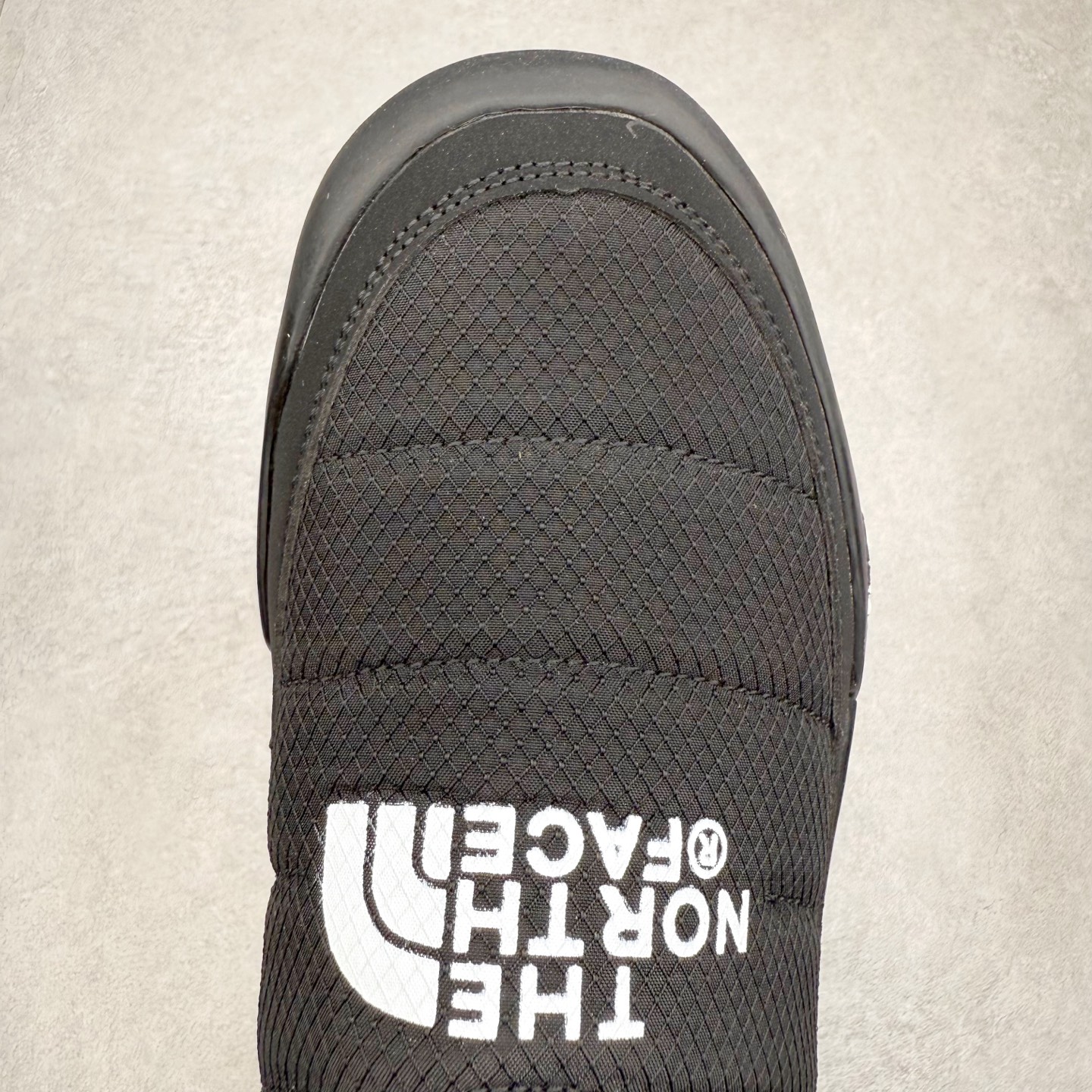 图片[4]-THE NORTH FACE Clyffe 北面舒适百搭 防滑耐磨 低帮 生活休闲鞋 男女同款 North Face于1966年成立，一直致力于为户外运动员的每一次严酷探索提供专业装备。作为全球户外运动领导品牌，The NorthFace以经过专业运动员测试、适应各类户外需求的产品助力探索者不断超越自我，激发人类潜能。The North Face象征着众多山脉中更冷、更值得挑战的北坡。品牌标志则来自Half Dome，一座位于美国加州Yosemite NationalPark（优胜美地国家公园）里的山峰，中文名字取为「北面」，象征着不畏惧的户外探索精神。1997年，The North Face采用全新的宣传标语「Never Stop Exploring探索永不停止」，体现品牌的探索精神，成为品牌的座右铭。尺码：36/45-选品中心