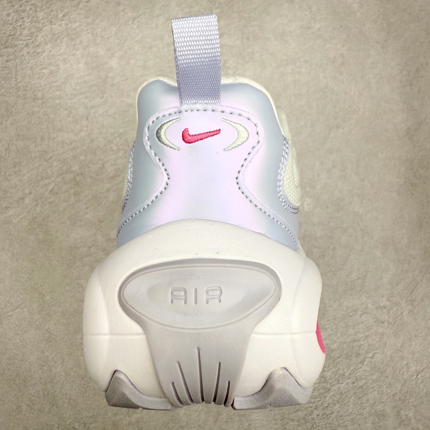 图片[8]-NK Air Max Portal 豪门系列低帮气垫百搭增高休闲运动慢跑鞋 选用网眼鞋面，脚感舒适透气。鞋舌、鞋侧及后跟处饰有品牌标识，简约大气又时尚。采用经典系带开合方式，可自由调节松紧度。泡棉中底搭载Max Air气垫，具有良好的回弹性及缓震性能。橡胶外底可防滑耐磨，提升抓地力。尺码：35.5 36 36.5 37.5 38 38.5 39 40 40.5 41 42 42.5 43 44 44.5 45-选品中心