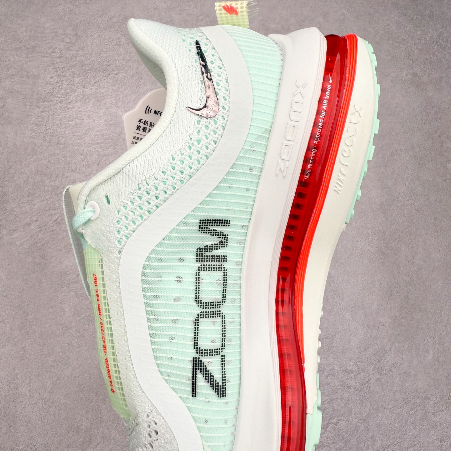 图片[7]-＃纯原 NK Pegasus Premium 飞马全掌气垫跑步运动鞋 HQ2592-301 气垫的究极进化 NIKE 2025S 新王炸 • 在特有Air科技加持下，耐克带来全新Pegasus Premium。这款跑鞋在传承耐克飞马（Pegasus）系列标志性的缓震功能的同时，将首次搭载耐克的塑型可视化Air Zoom气垫单元。• 塑型Air Zoom气垫单元贴合脚部的自然轮廓，帮助跑者在从后跟到脚趾的过渡中能够有效传递力量，带来一种前所未有的轻盈、顺畅回馈体验。中底采用ZoomX泡绵，后跟则使用ReactX泡绵，为跑者提供稳定流畅的推进感。• 塑型可视化Air Zoom气垫单元和精心配置的泡绵组合，让Pegasus Premium成为耐克飞马系列中颇具能量回馈的鞋款。• 全新Pegasus Premium不仅展示了耐克势头强劲的创新周期，证明了其特有的Air科技的强大实力，更体现了耐克倾听和服务运动员的能力。尺码：36 36.5 37.5 38 38.5 39 40 40.5 41 42 42.5 43 44 44.5 45-选品中心