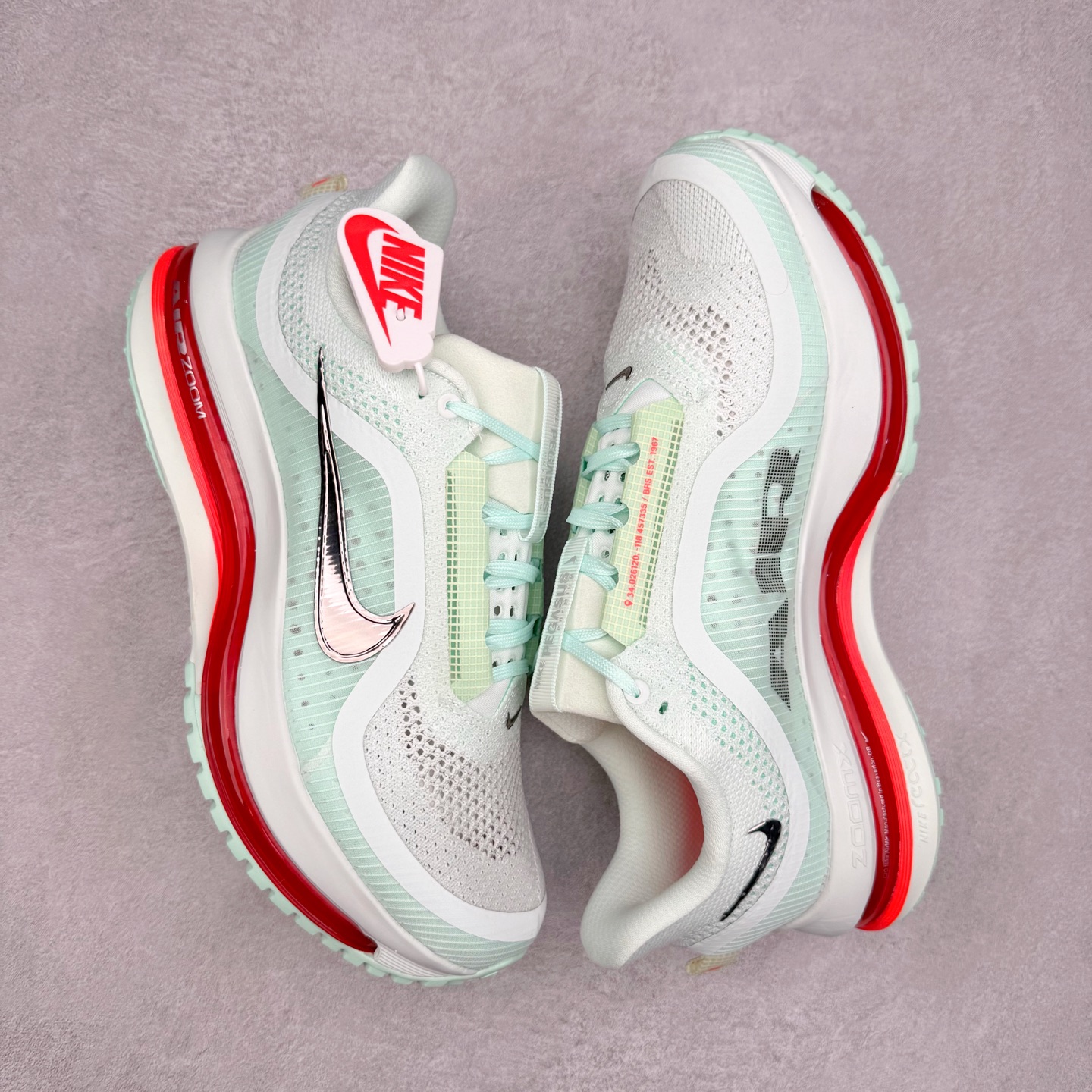 图片[3]-＃纯原 NK Pegasus Premium 飞马全掌气垫跑步运动鞋 HQ2592-301 气垫的究极进化 NIKE 2025S 新王炸 • 在特有Air科技加持下，耐克带来全新Pegasus Premium。这款跑鞋在传承耐克飞马（Pegasus）系列标志性的缓震功能的同时，将首次搭载耐克的塑型可视化Air Zoom气垫单元。• 塑型Air Zoom气垫单元贴合脚部的自然轮廓，帮助跑者在从后跟到脚趾的过渡中能够有效传递力量，带来一种前所未有的轻盈、顺畅回馈体验。中底采用ZoomX泡绵，后跟则使用ReactX泡绵，为跑者提供稳定流畅的推进感。• 塑型可视化Air Zoom气垫单元和精心配置的泡绵组合，让Pegasus Premium成为耐克飞马系列中颇具能量回馈的鞋款。• 全新Pegasus Premium不仅展示了耐克势头强劲的创新周期，证明了其特有的Air科技的强大实力，更体现了耐克倾听和服务运动员的能力。尺码：36 36.5 37.5 38 38.5 39 40 40.5 41 42 42.5 43 44 44.5 45-选品中心